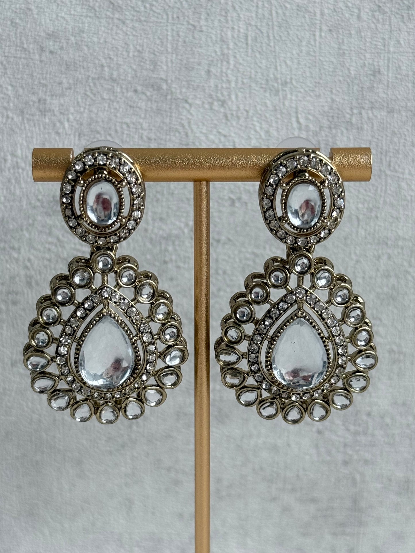 Ayura Designs Tamara Set with Necklace, Earrings & Tikka – All Mirror-Cut Stones with Kundan Detailing in Antique Gold Finish