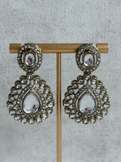 Ayura Designs Tamara Set with Necklace, Earrings & Tikka – All Mirror-Cut Stones with Kundan Detailing in Antique Gold Finish