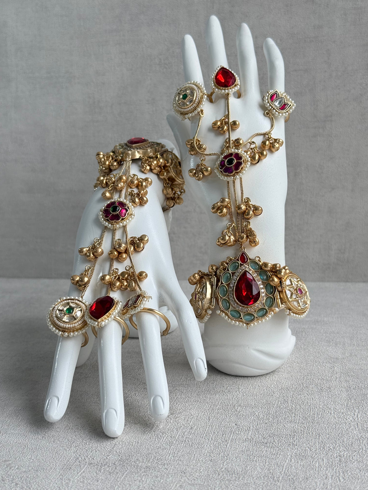 Ayura Designs Ekavira Haathphool Set of 2 – Kundan Style Hand Harness with Ruby Red, Rani Pink & Green Stones, Ghungroo Detailing & Pearls