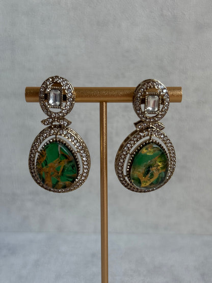 Ayura Designs Aurora Set with Earrings & Tikka – Emerald Green Stone & Mirror-Cut Accents in Antique Gold Finish