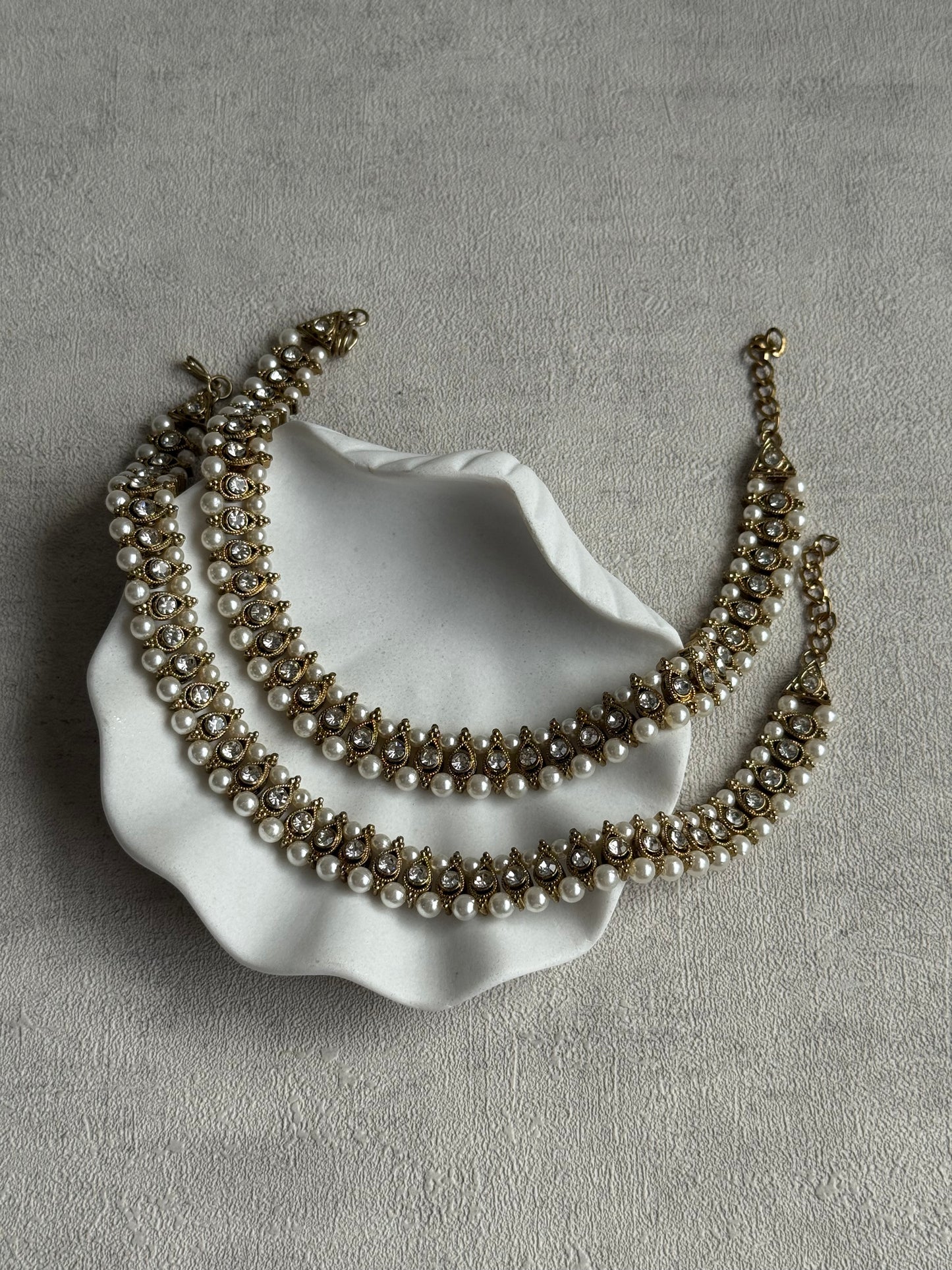 Ayura Designs Chandni Payals – Kundan Anklets with White Pearls & Antique Gold Finish