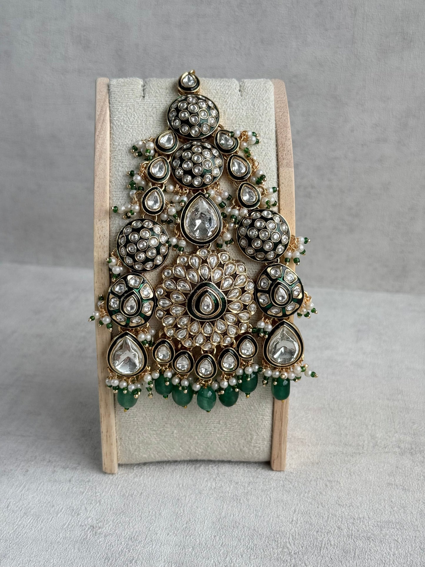 Ayura Designs Zoha Jhoomar Passa – Mirror-Cut Kundan with Emerald Green Drops, Pearl Detailing & Antique Gold Finish