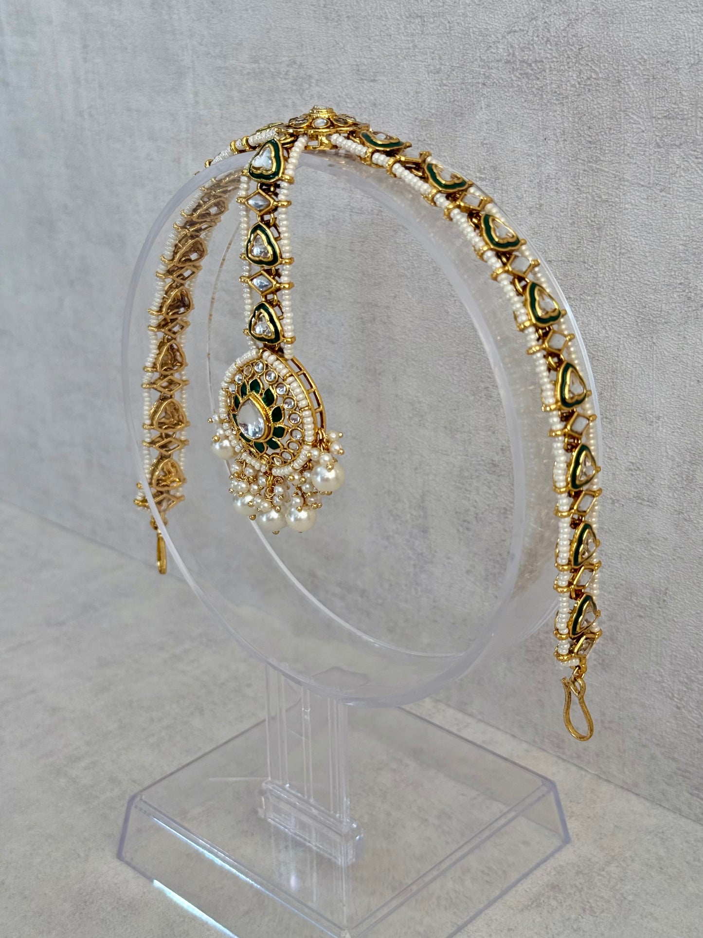 Ayura Designs Kassu Tikka Sheeshphool – Kundan & Green Enamel Headpiece with Pearl Drops