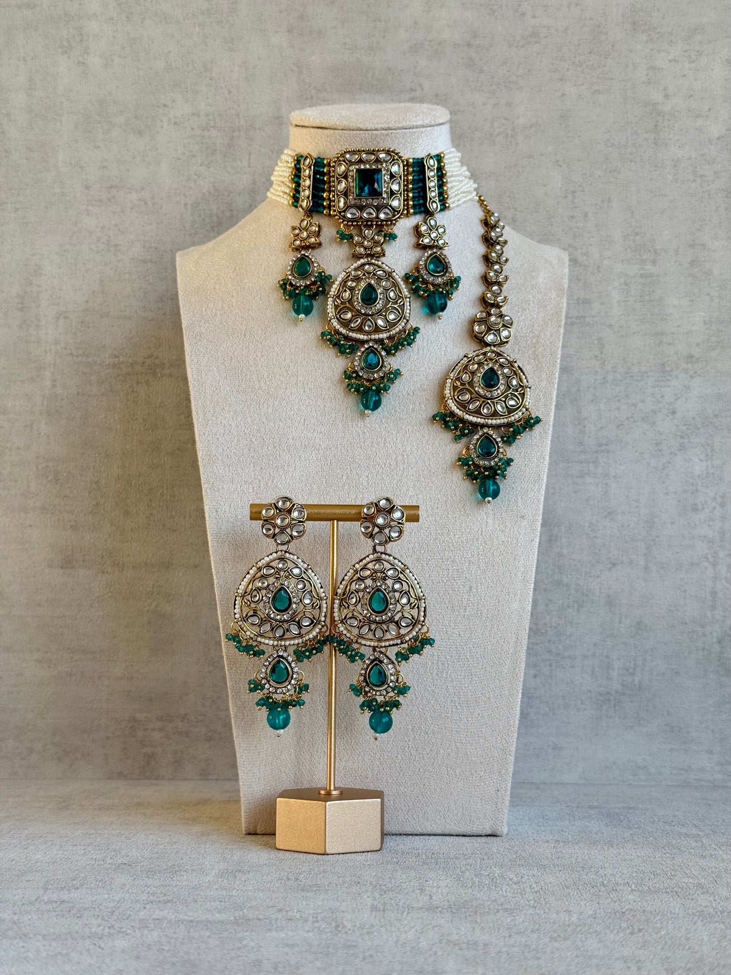 Ayura Designs Zarmeen Choker Set with Earrings & Tikka – Mirror-Cut Stones, Antique Gold Finish and Teal Green Beads