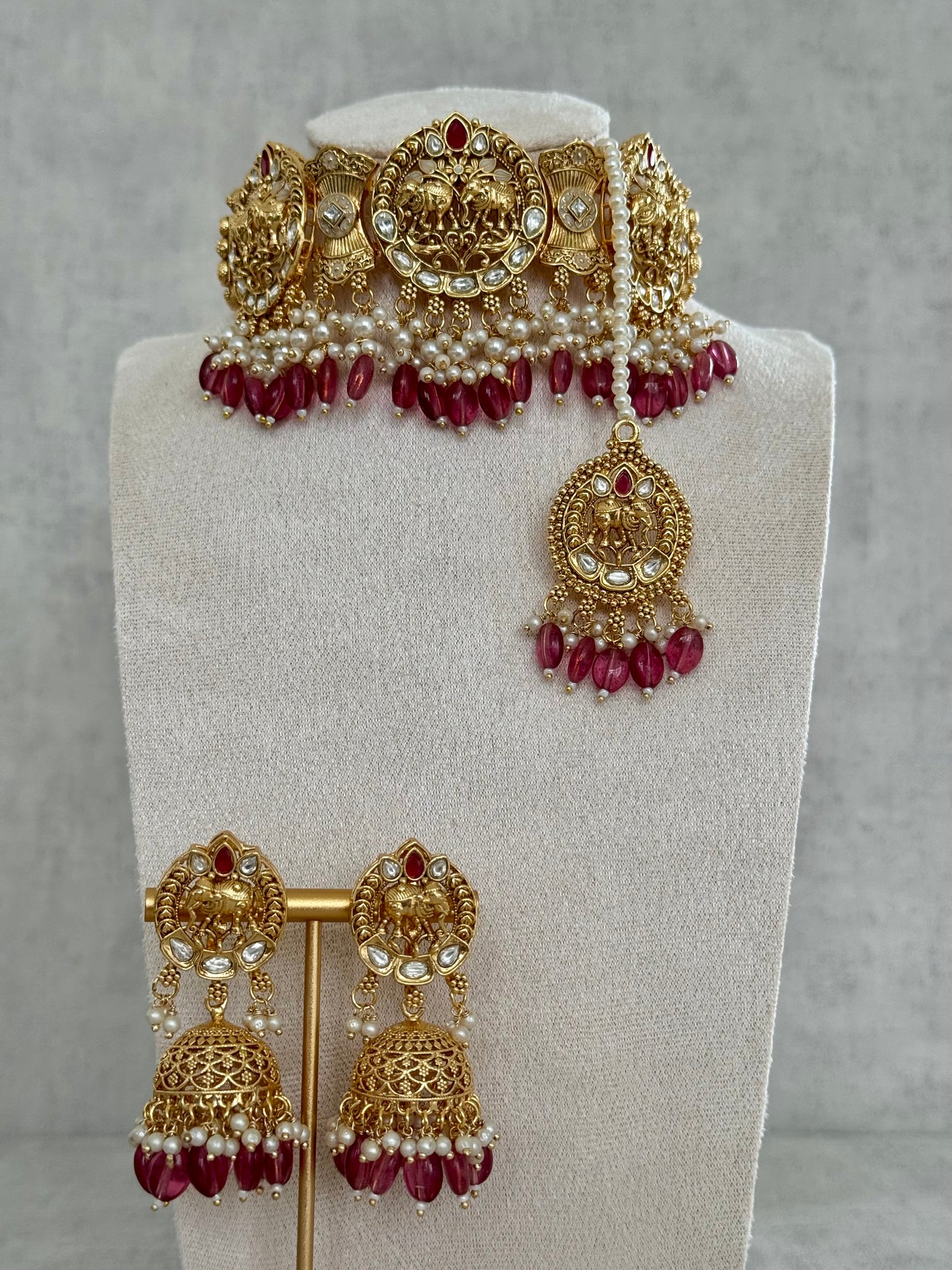 Ayura Designs Tanu Choker Set with Earrings & Tikka – A Golden Harmony of Pearls, Emerald Hues & Crimson Accents