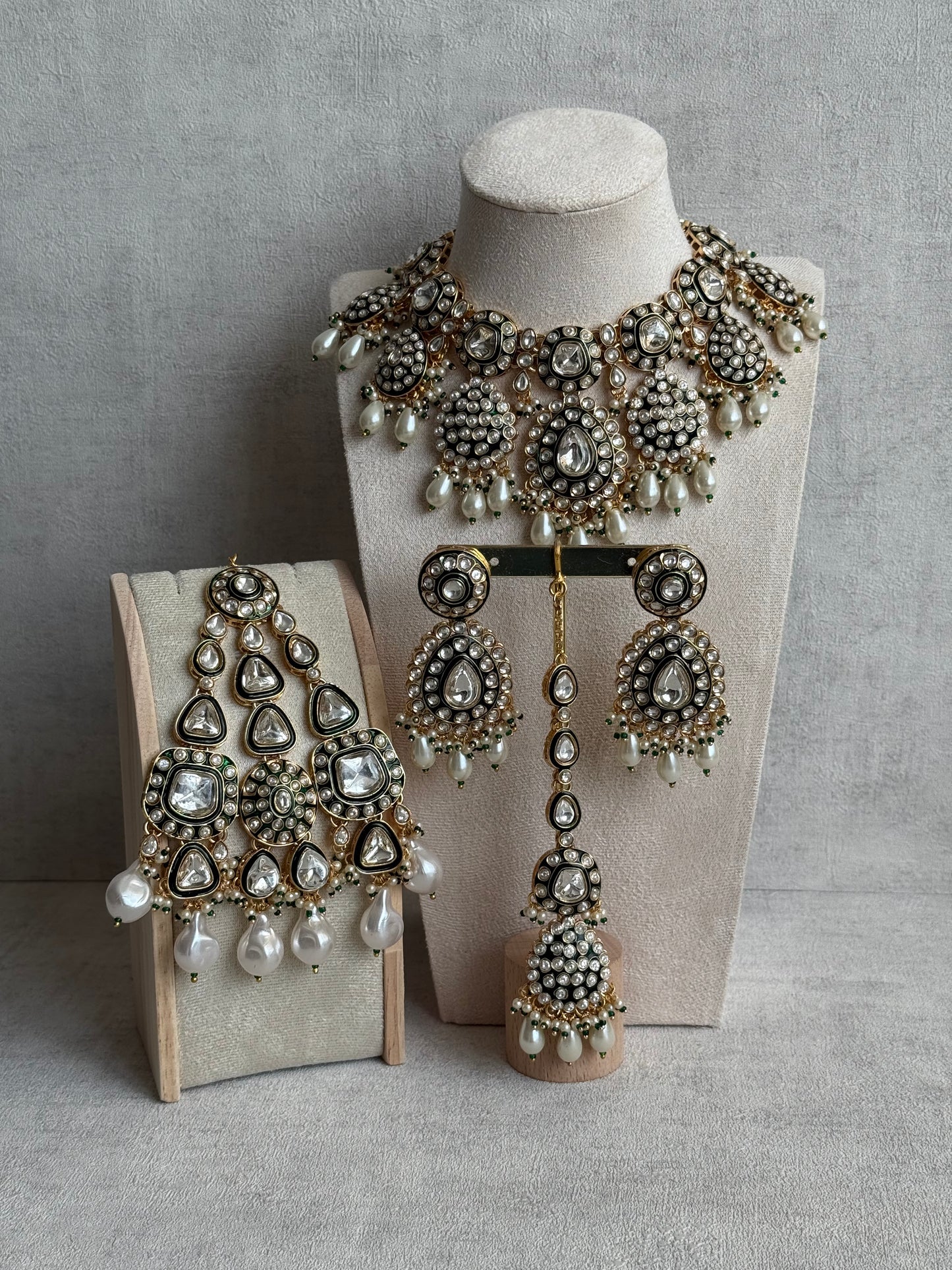 Ayura Designs Ayesha Bridal Set with Necklace, Earrings, Tikka & Passa – Emerald Green Enamel, Mirror-Cut Stones, Pearls & Antique Gold Kundan Detailing