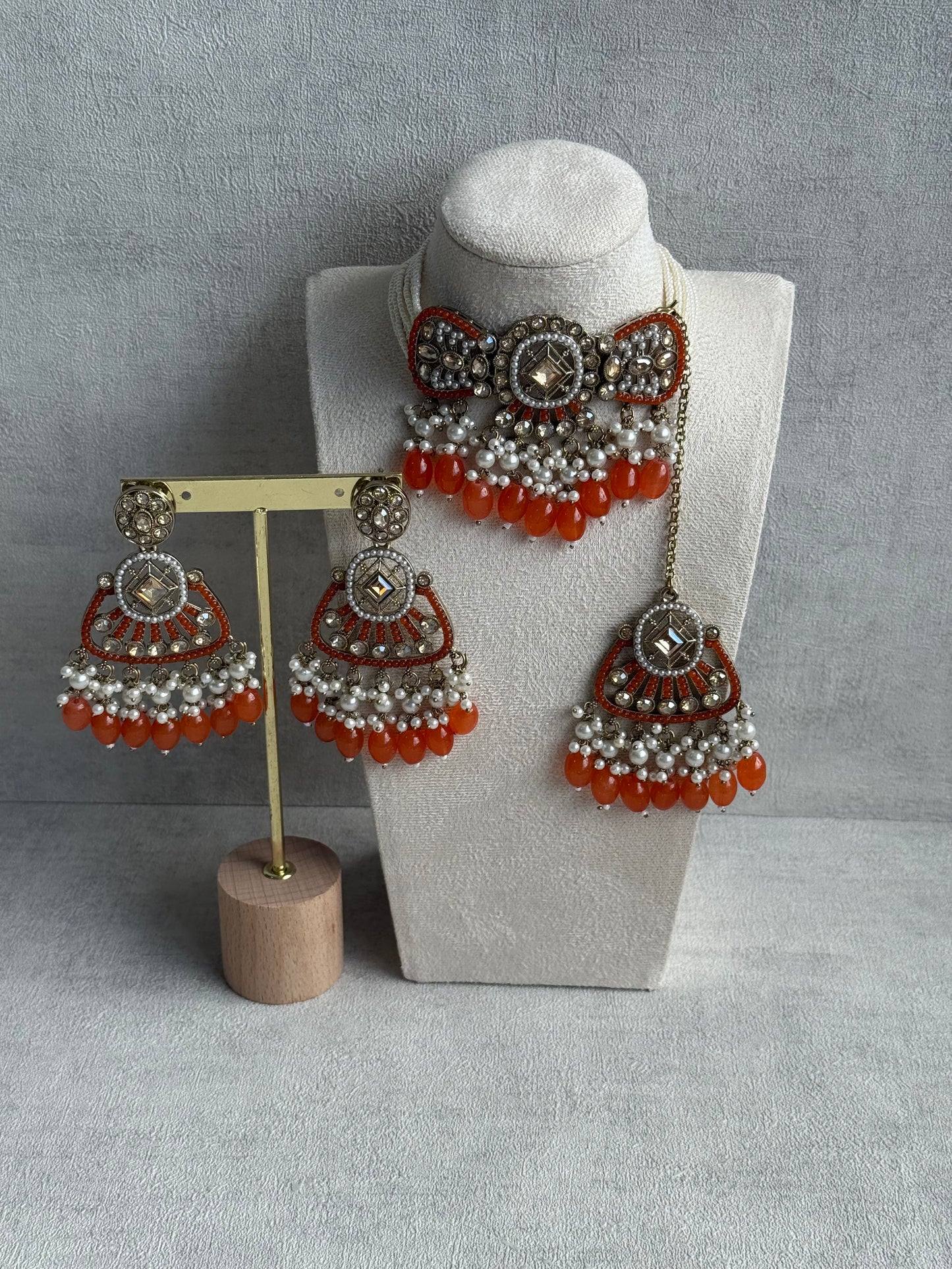 Ayura Designs Qudsia Set with Necklace, Earrings & Tikka – Burnt Orange Stones, Kundan Detailing & Antique Gold Finish