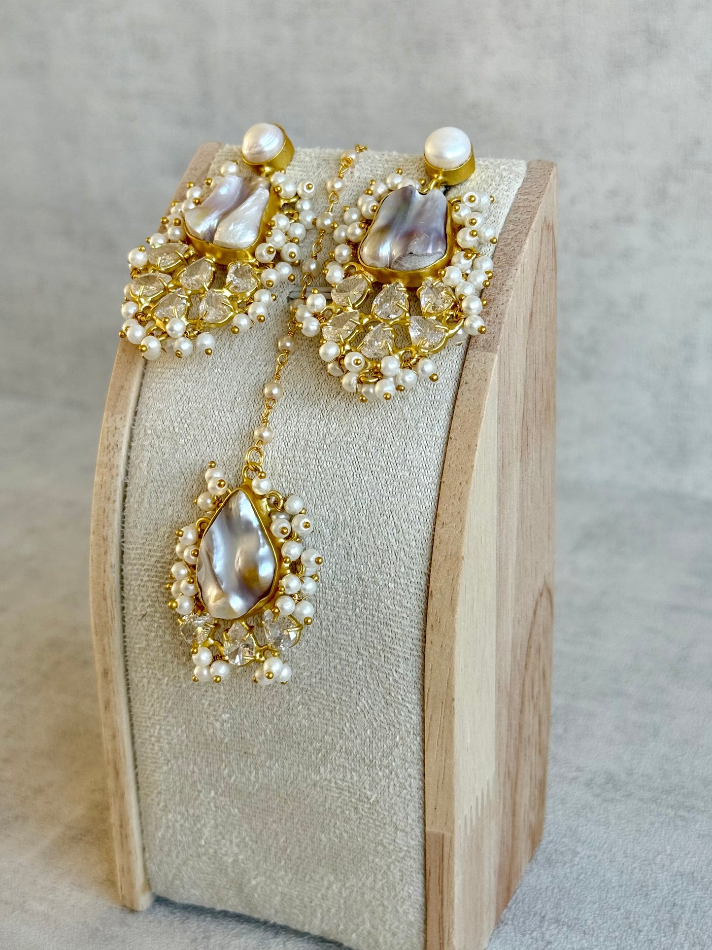 Ayura Designs Niamh Tikka Set – Grey Baroque Pearl & Crystal Cluster Detailing in Antique Gold