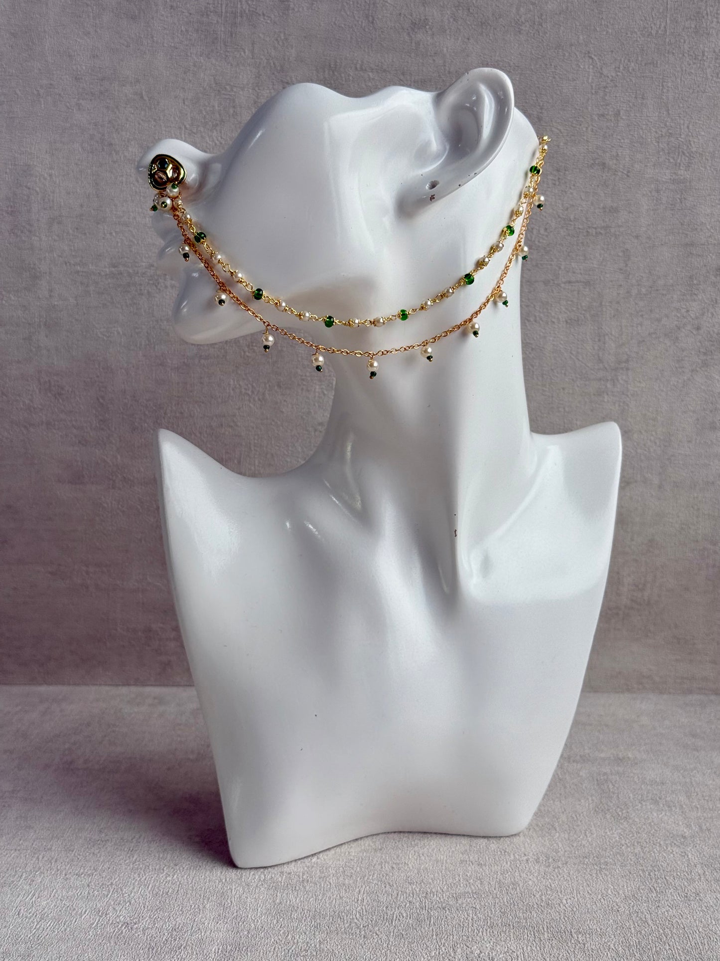 Ayura Designs Fakira Nose Ring – Kundan-Style Detailing with Emerald & Pearl Chain