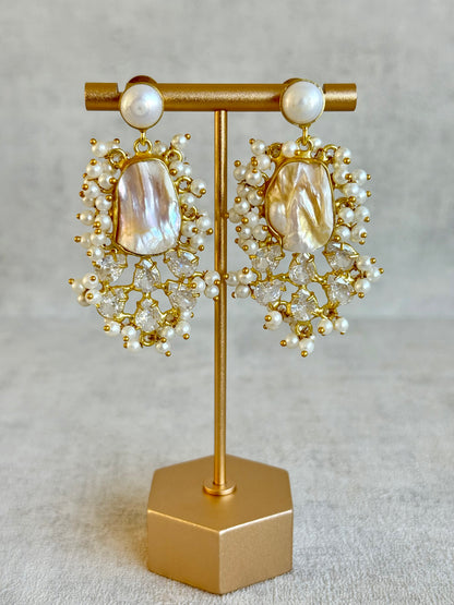 Ayura Designs Niamh Tikka Set – Baroque Pearl & Crystal Cluster Detailing in Antique Gold