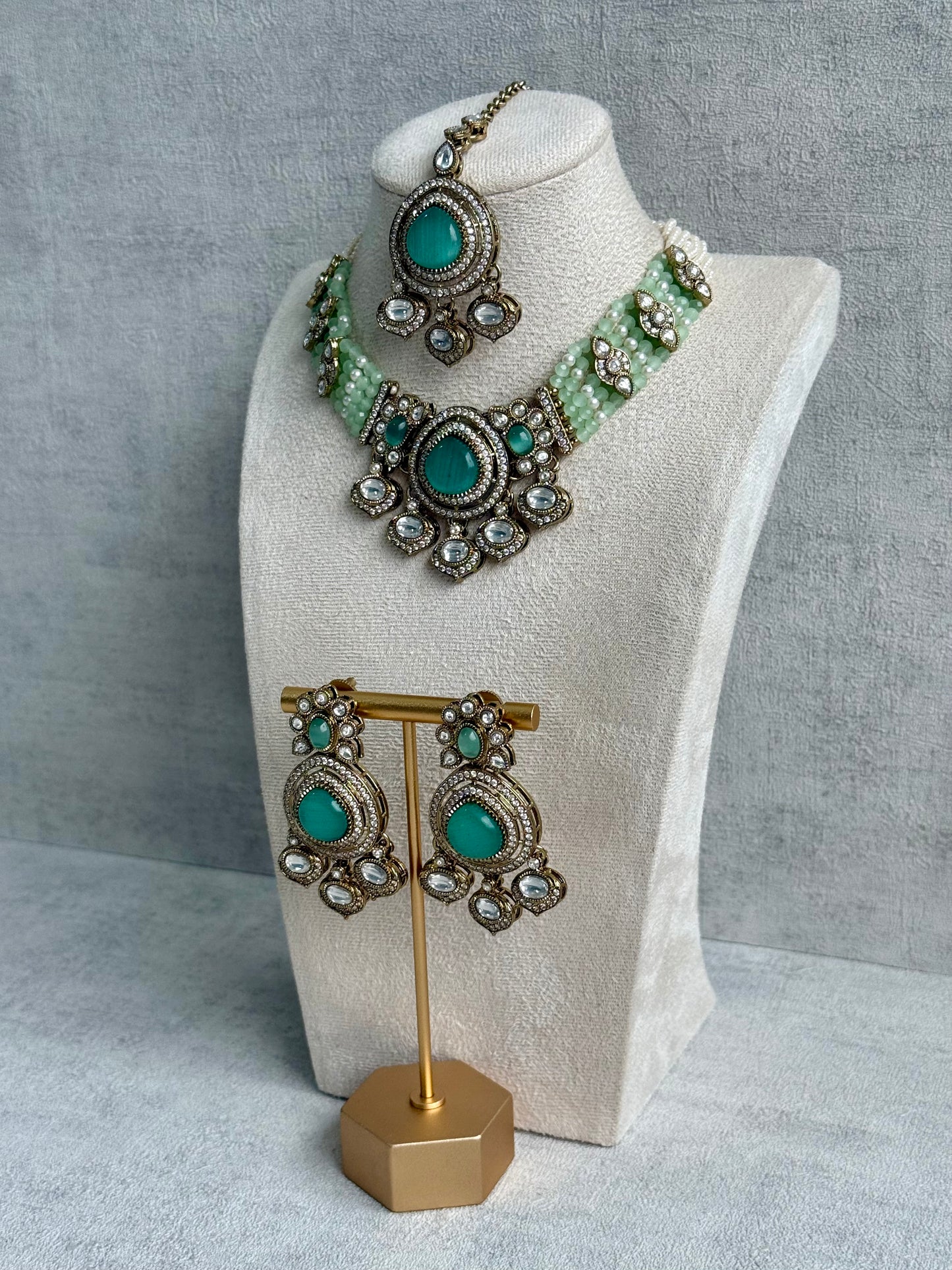 Ayura Designs Rahi Set – Mint & Pistachio Green Dual-Tone Stones with Mirror-Cut Detailing & Pearl Strands