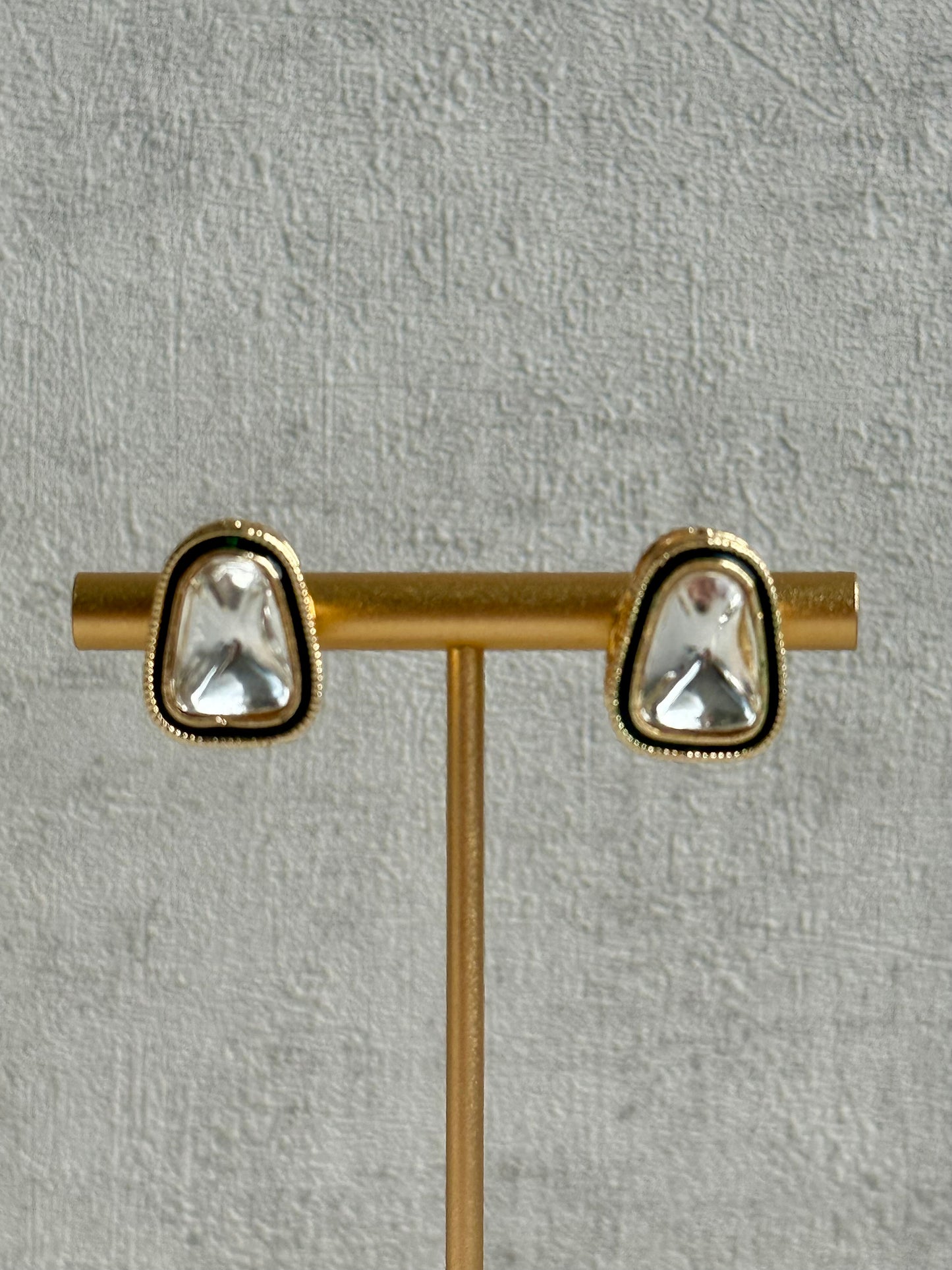 Ayura Designs Luna Set with Stud Earrings – Kundan-Style Mirror-Cut Stones & Antique Gold Finish