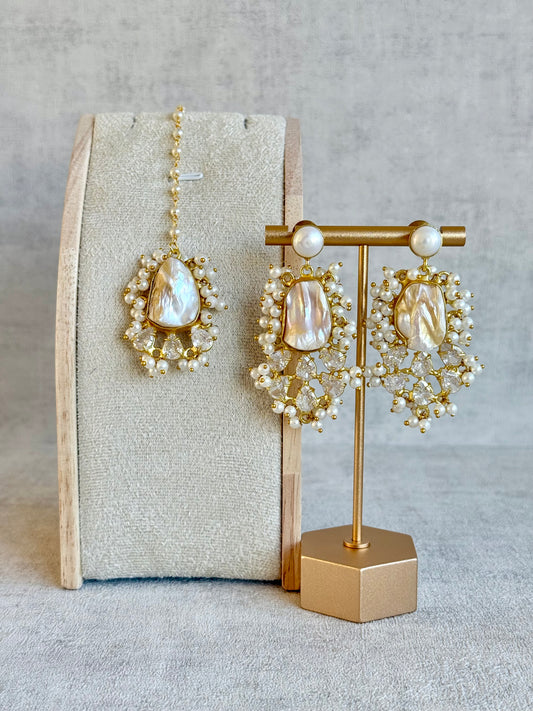 Ayura Designs Niamh Tikka Set – Baroque Pearl & Crystal Cluster Detailing in Antique Gold