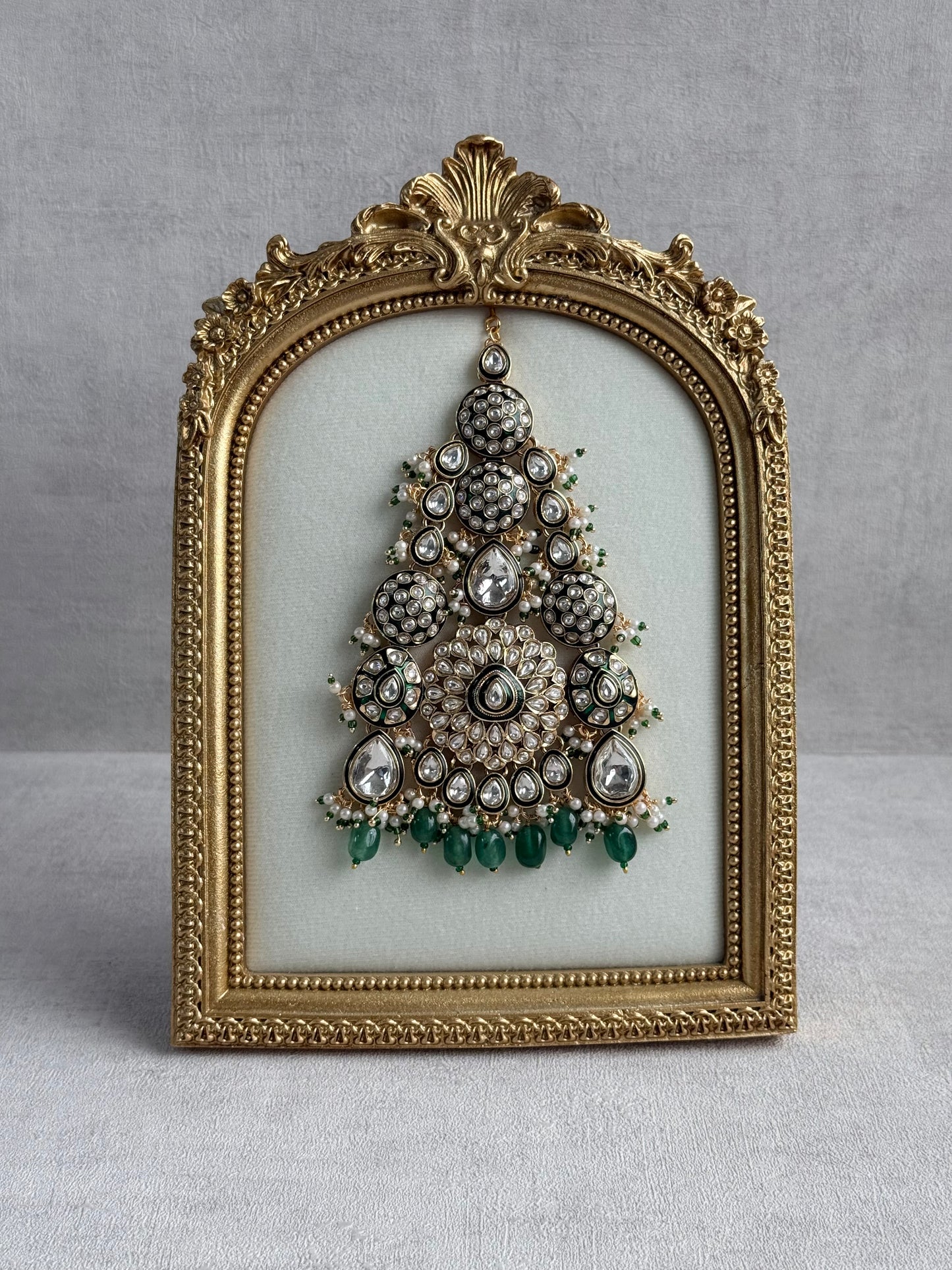 Ayura Designs Zoha Jhoomar Passa – Mirror-Cut Kundan with Emerald Green Drops, Pearl Detailing & Antique Gold Finish