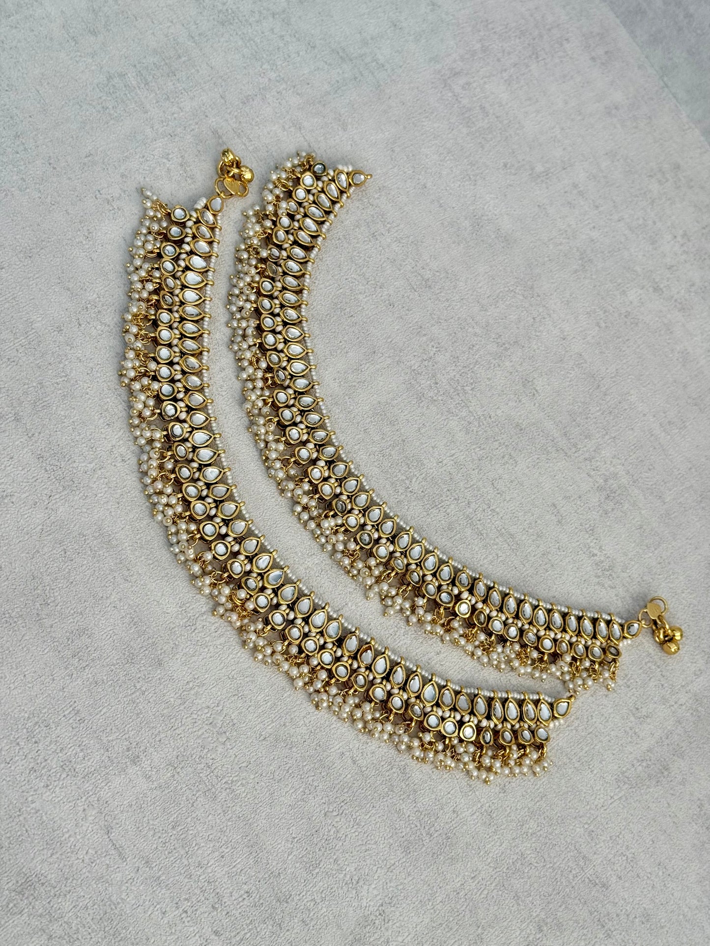 Ayura Designs Zanzi Payals – Kundan Teardrop Anklets with Pearl Cluster Detailing