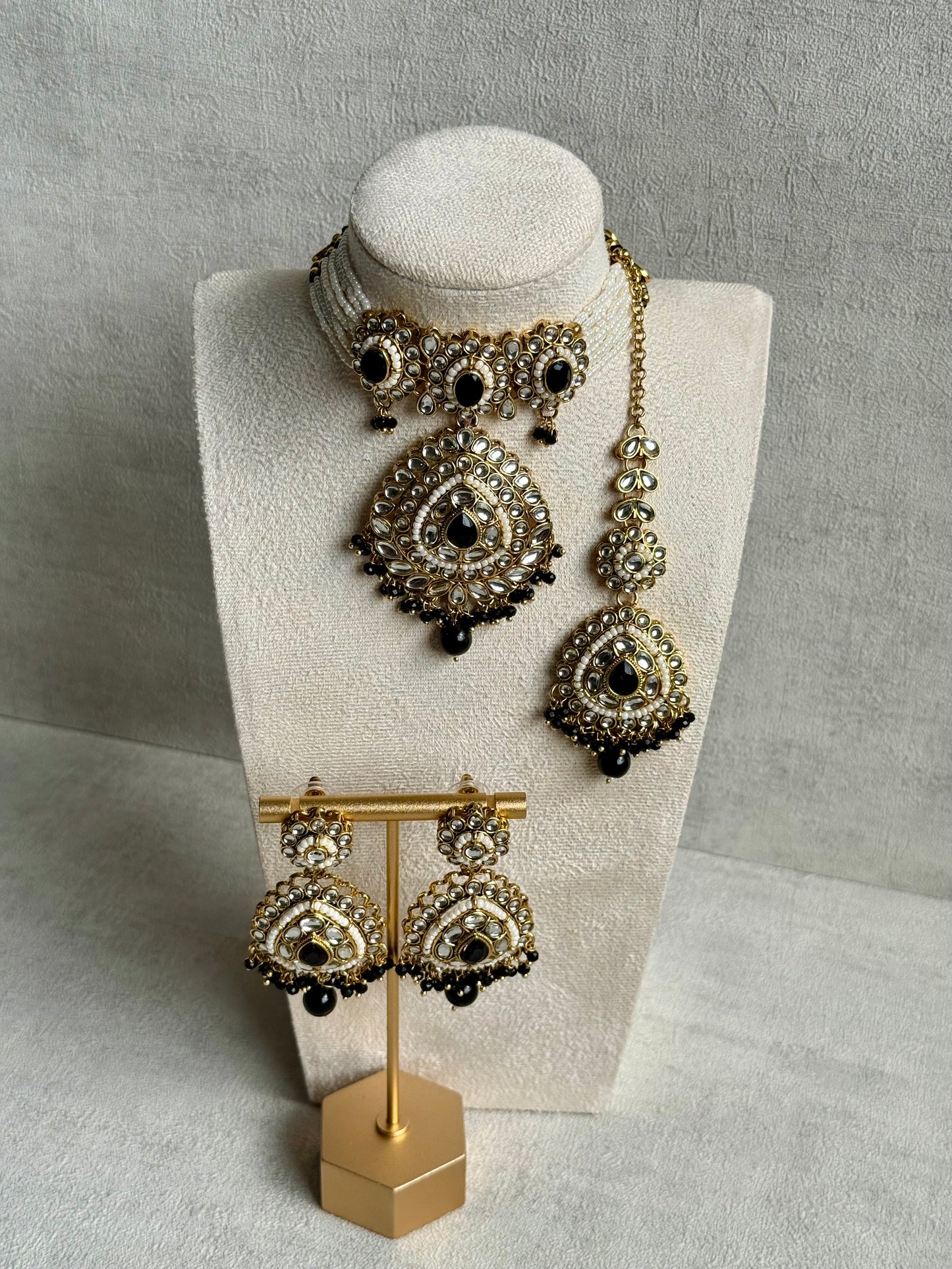 Ayura Designs Tehreem Set with Necklace, Earrings & Tikka – Mirror-Cut Stones, Black Beads & Antique Gold Finish