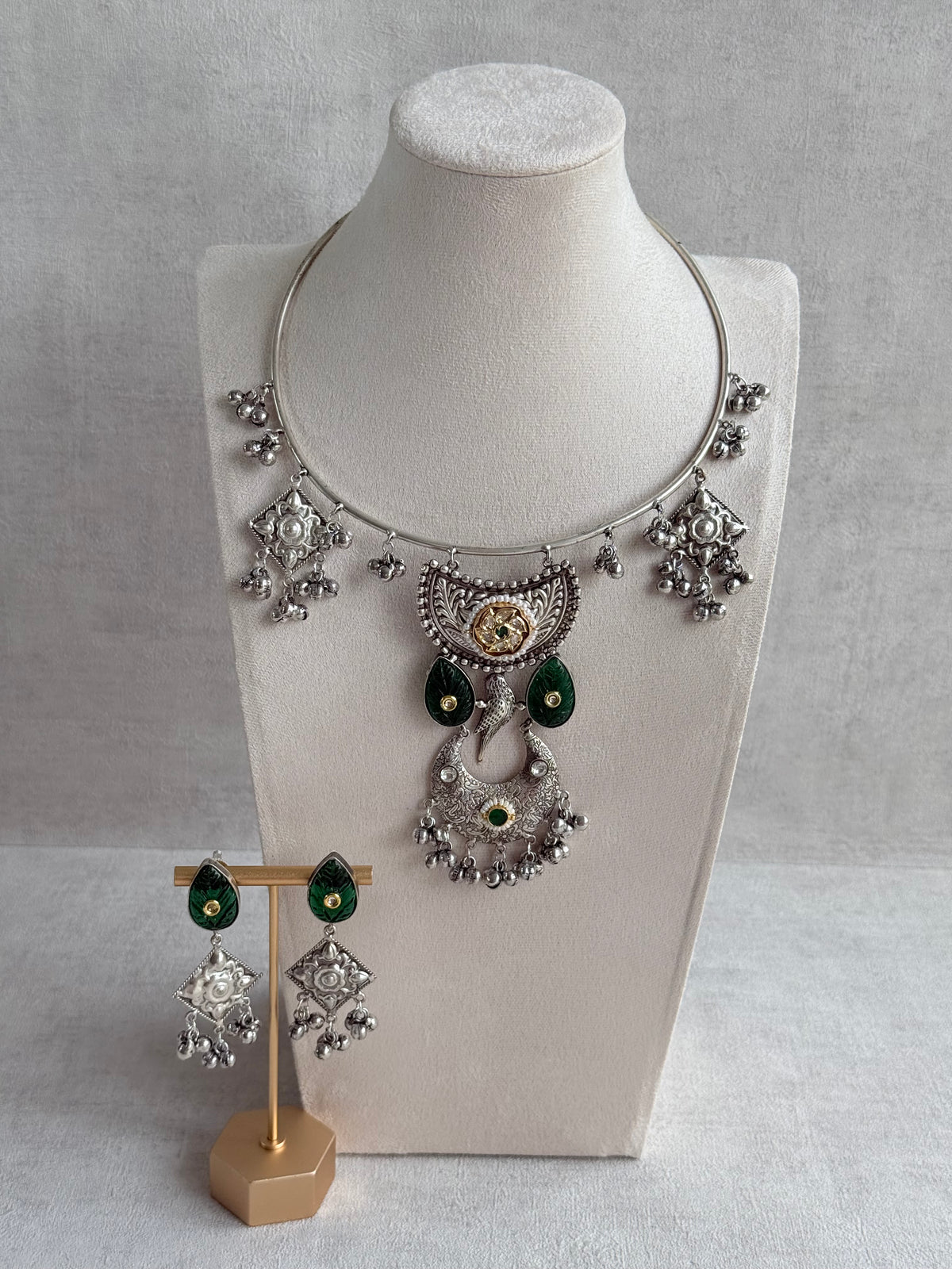 Ayura Designs Jiyana Collar Necklace Set – Emerald Green Carved Teardrop Stones & Oxidised Silver Finish