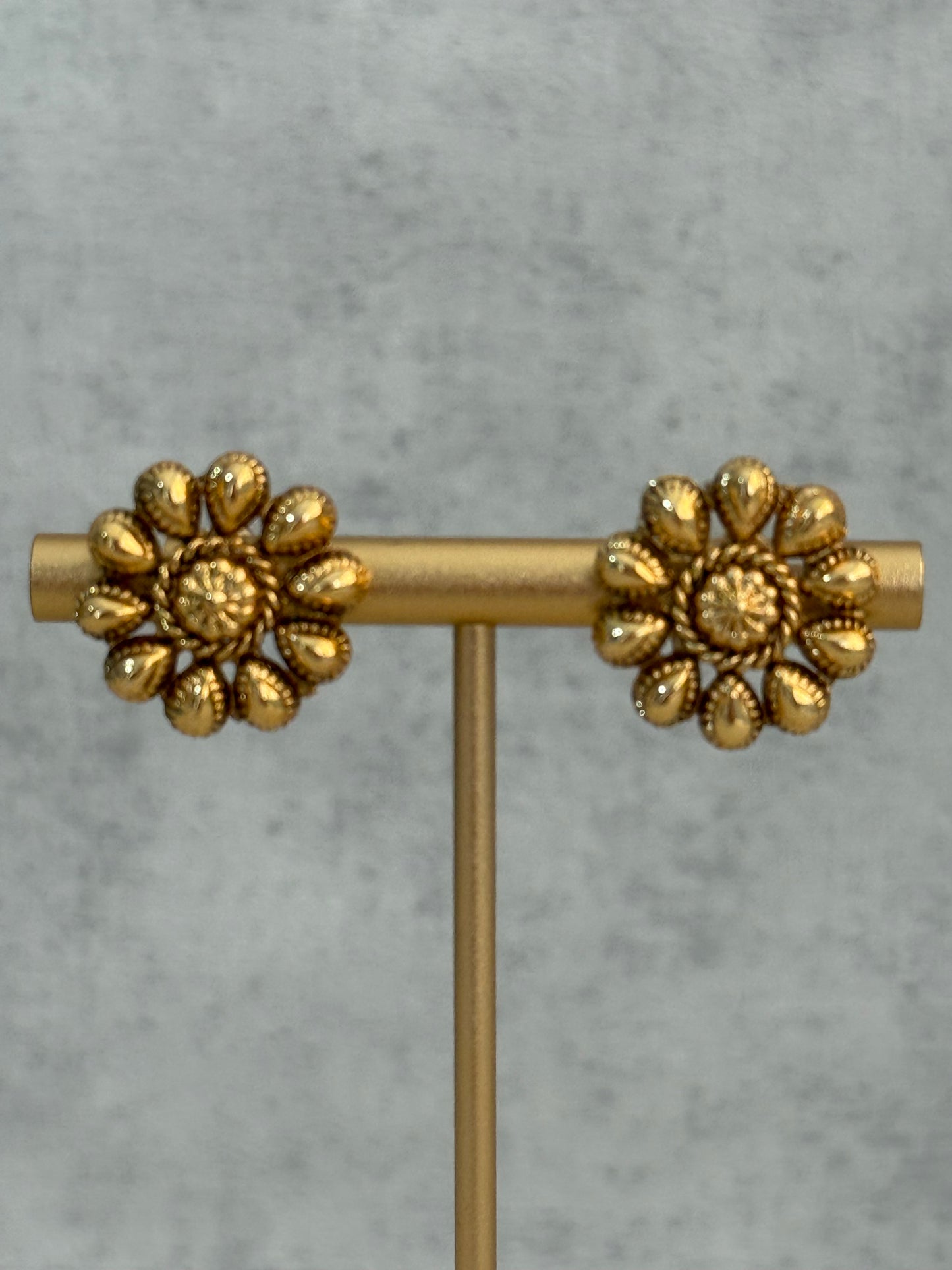 Ayura Designs Kanchan Set with Stud Earrings – Antique Gold Finish & Teardrop Detailing