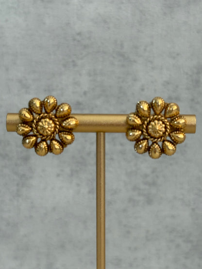 Ayura Designs Kanchan Set with Stud Earrings – Antique Gold Finish & Teardrop Detailing