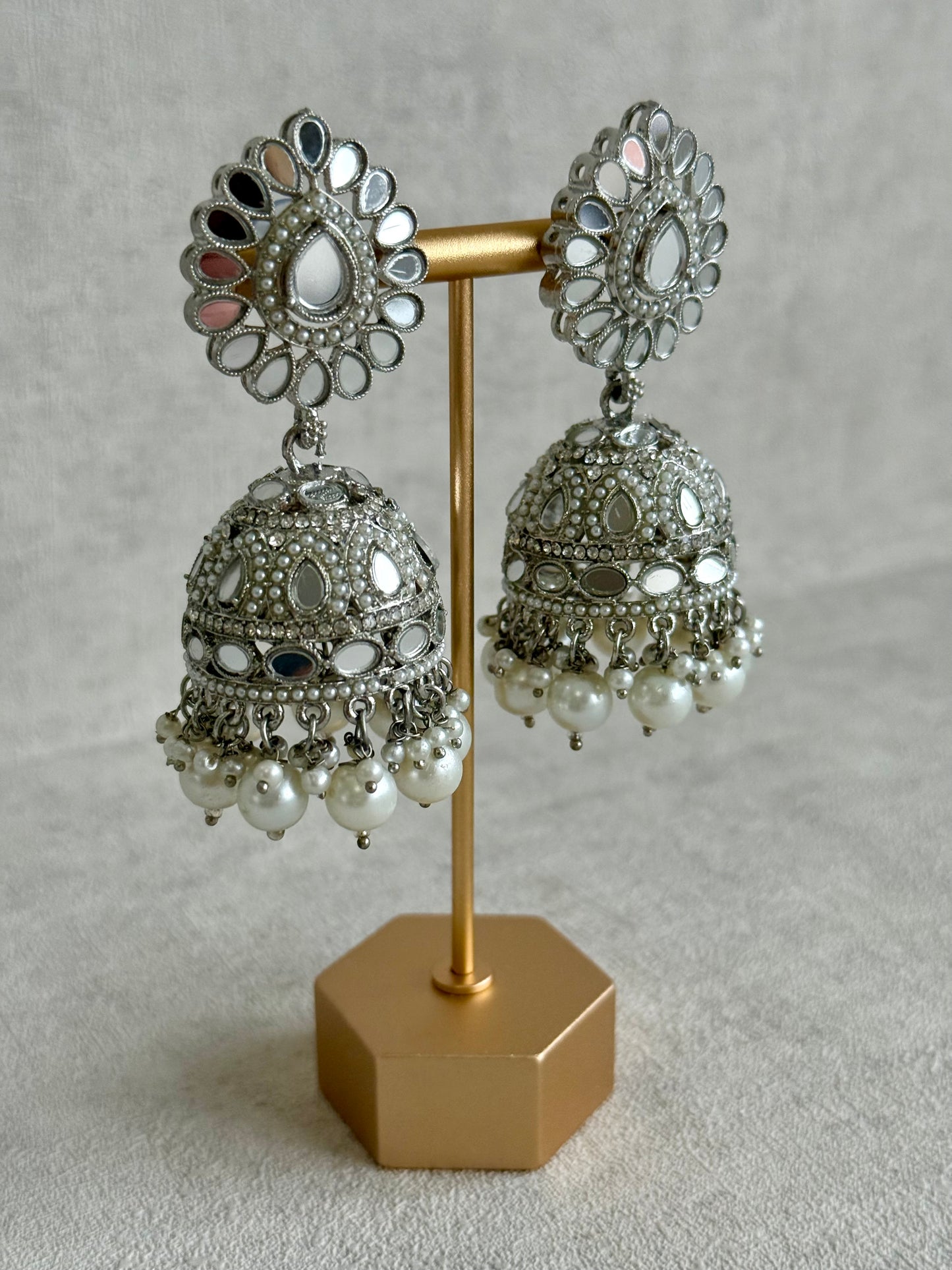 Ayura Designs Meeta Tikka Set with Jhumkis – Silver Mirror-Cut Detailing & Pearl Drops