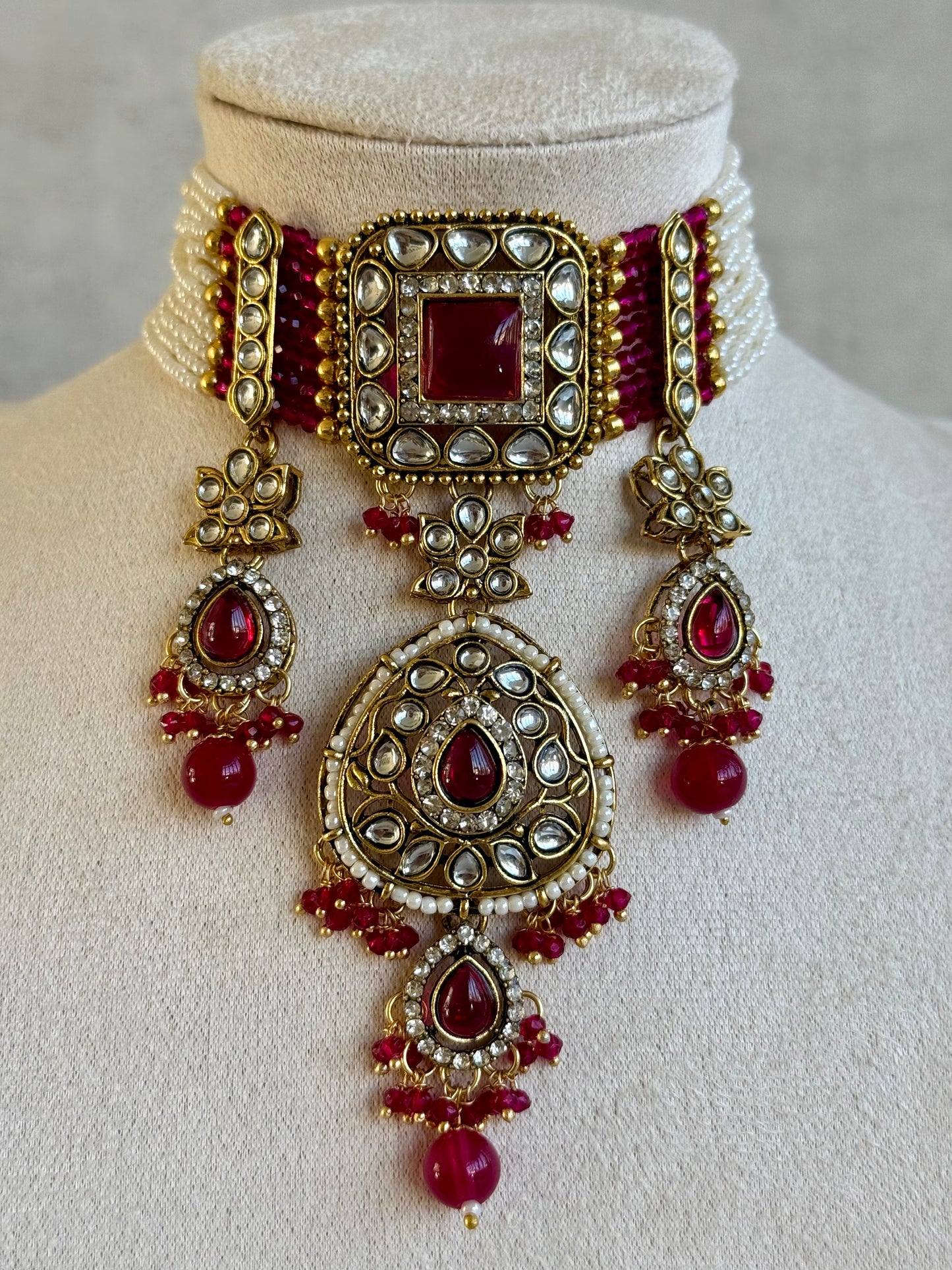 Ayura Designs Zarmeen Choker Set with Earrings & Tikka – Mirror-Cut Stones, Antique Gold Finish and Fuchsia Beads