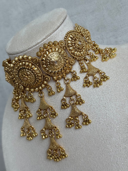 Ayura Designs Farzeena Choker Set with Earrings & Tikka – Traditional Gold Tone Waterfall Jewellery Set with Ghungroo Detailing