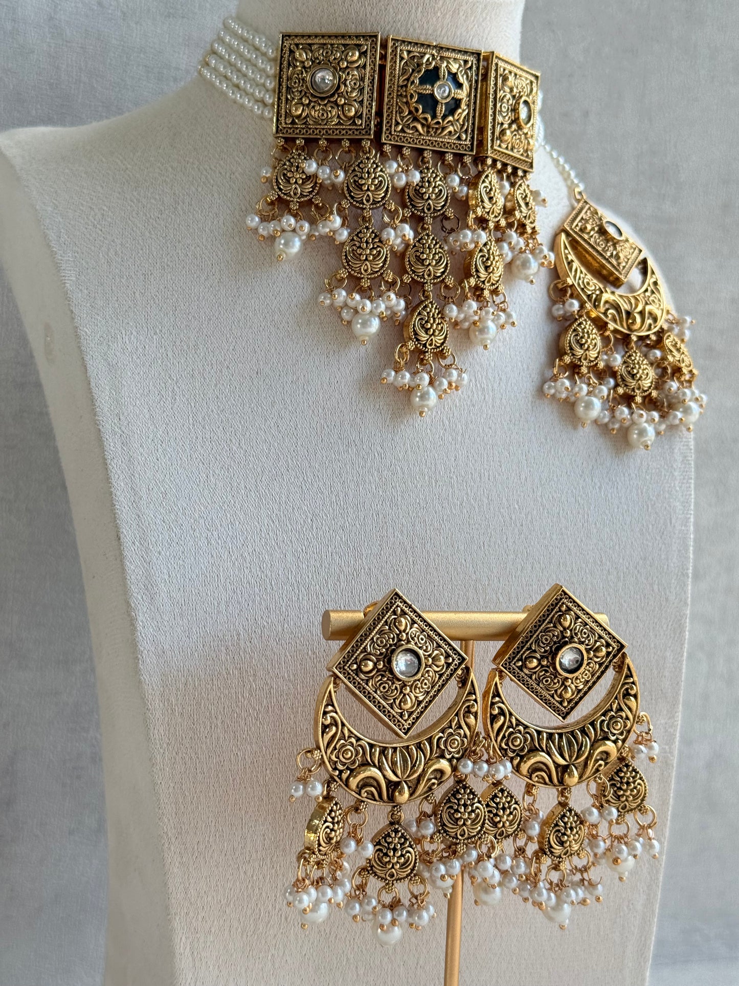 Ayura Designs Samera Choker Set with Earrings & Tikka – Ivory Beads, Pearl Detailing, Green Centre Stone, Floral Motifs & Antique Gold Finish