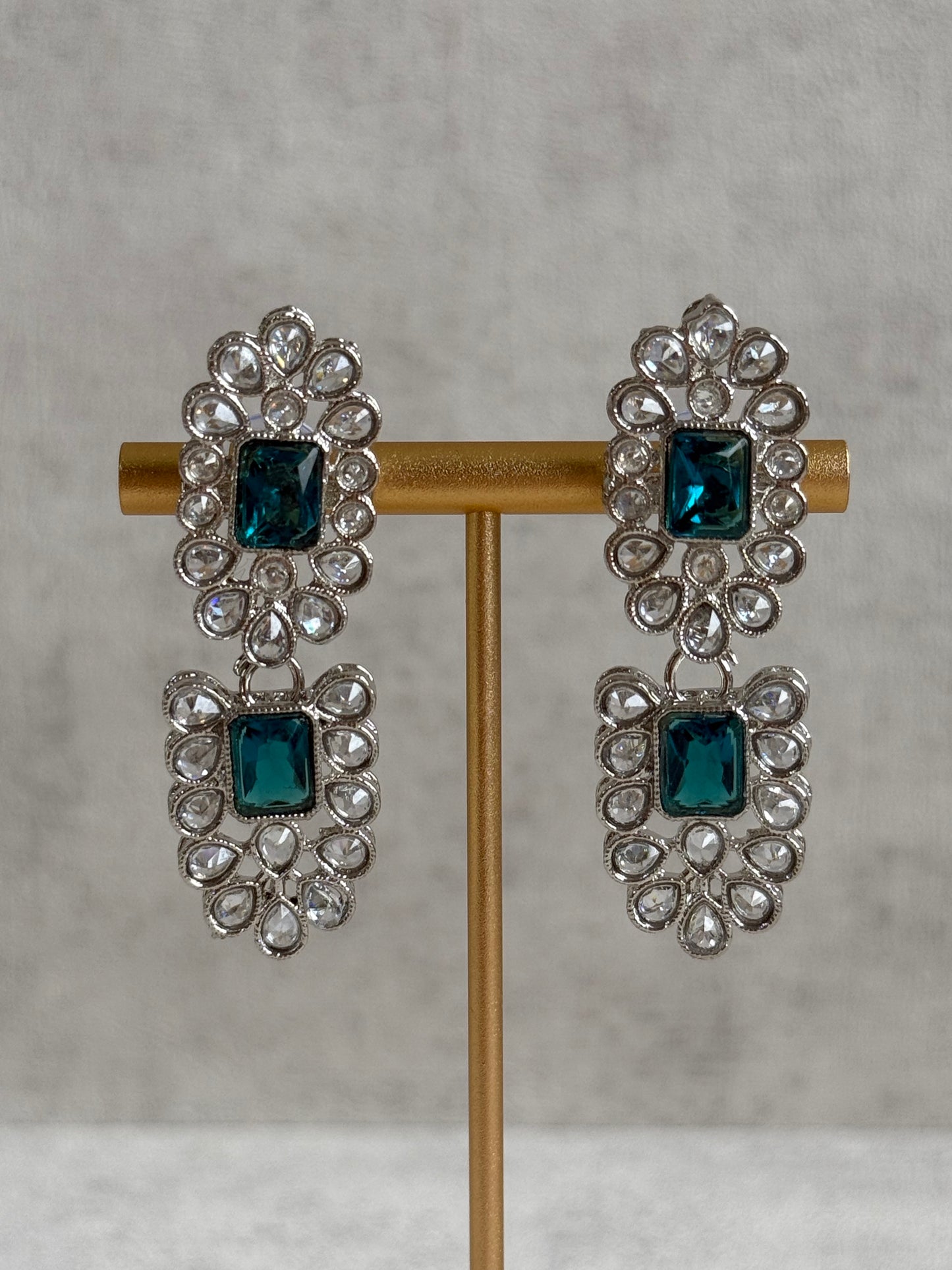 Ayura Designs Zinnia Set – Necklace, Earrings & Tikka with Teal Stones and Mirror-Cut Polki in Silver Finish