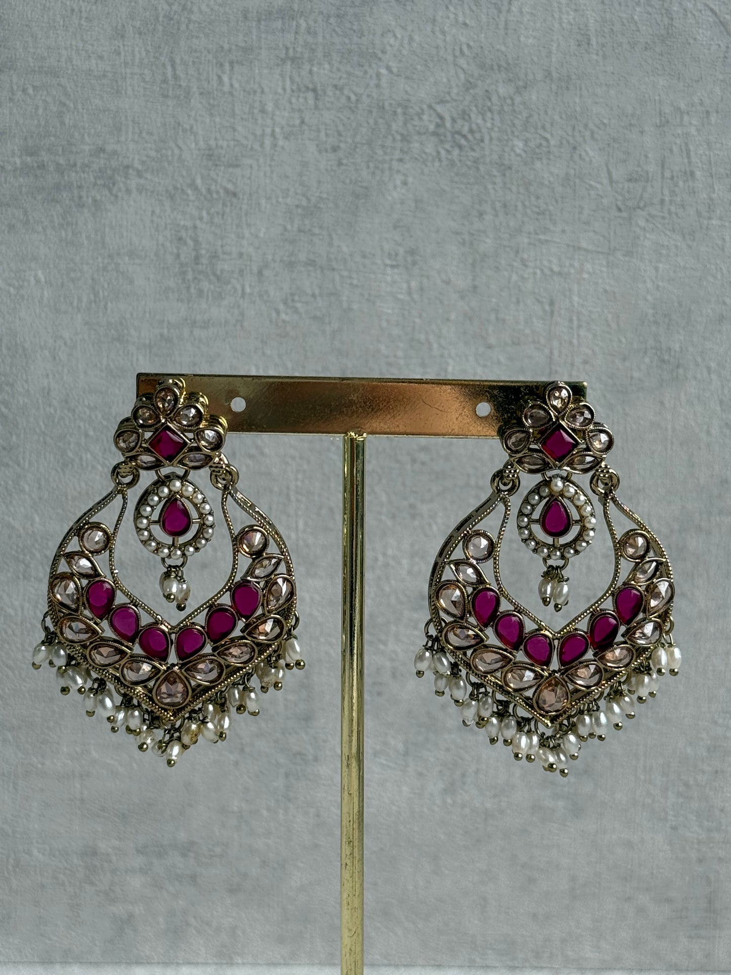 Ayura Designs Damini Tikka Set – Mirror-Cut Kundan Earrings & Tikka with Pink Enamel and Pearl Detailing