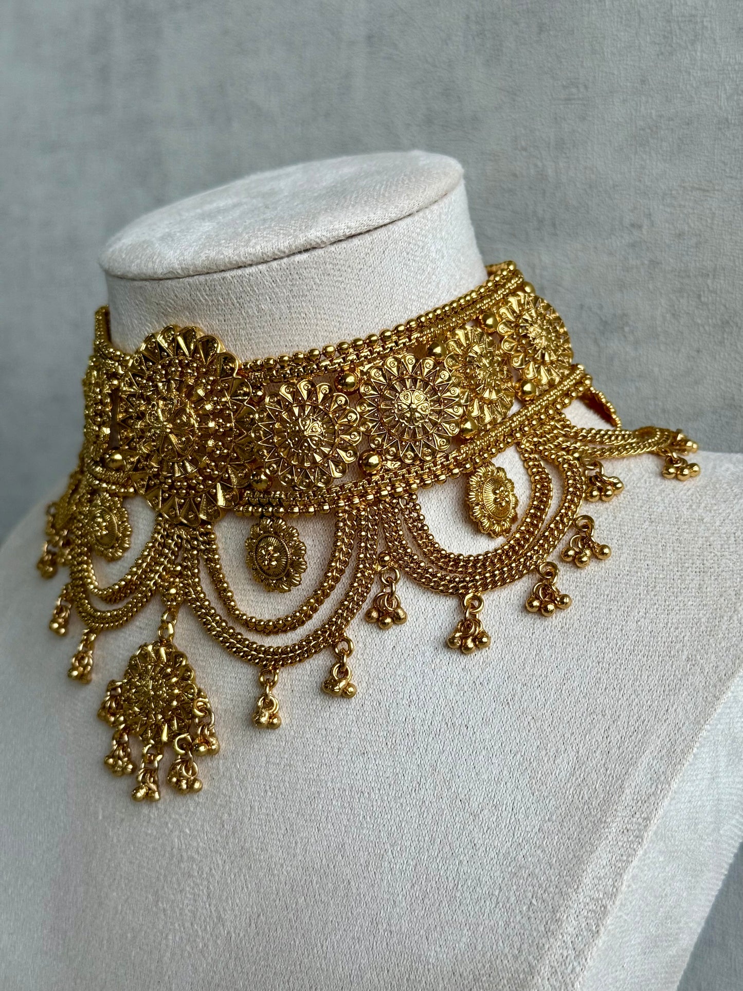 Ayura Designs Sahiban Set – Antique Gold Choker, Earrings & Tikka with Textured Filigree Motifs