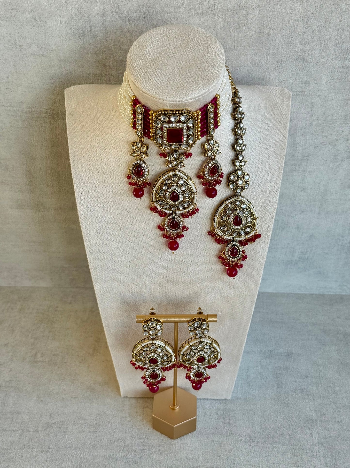 Ayura Designs Zarmeen Choker Set with Earrings & Tikka – Mirror-Cut Stones, Antique Gold Finish and Fuchsia Beads