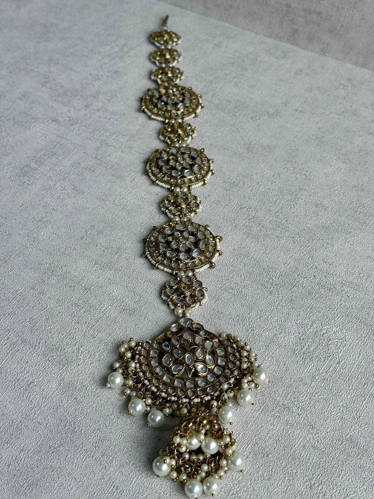 Ayura Designs Laraib Parandi – Mirror-Cut Kundan with Pearl Drops in Antique Gold Finish