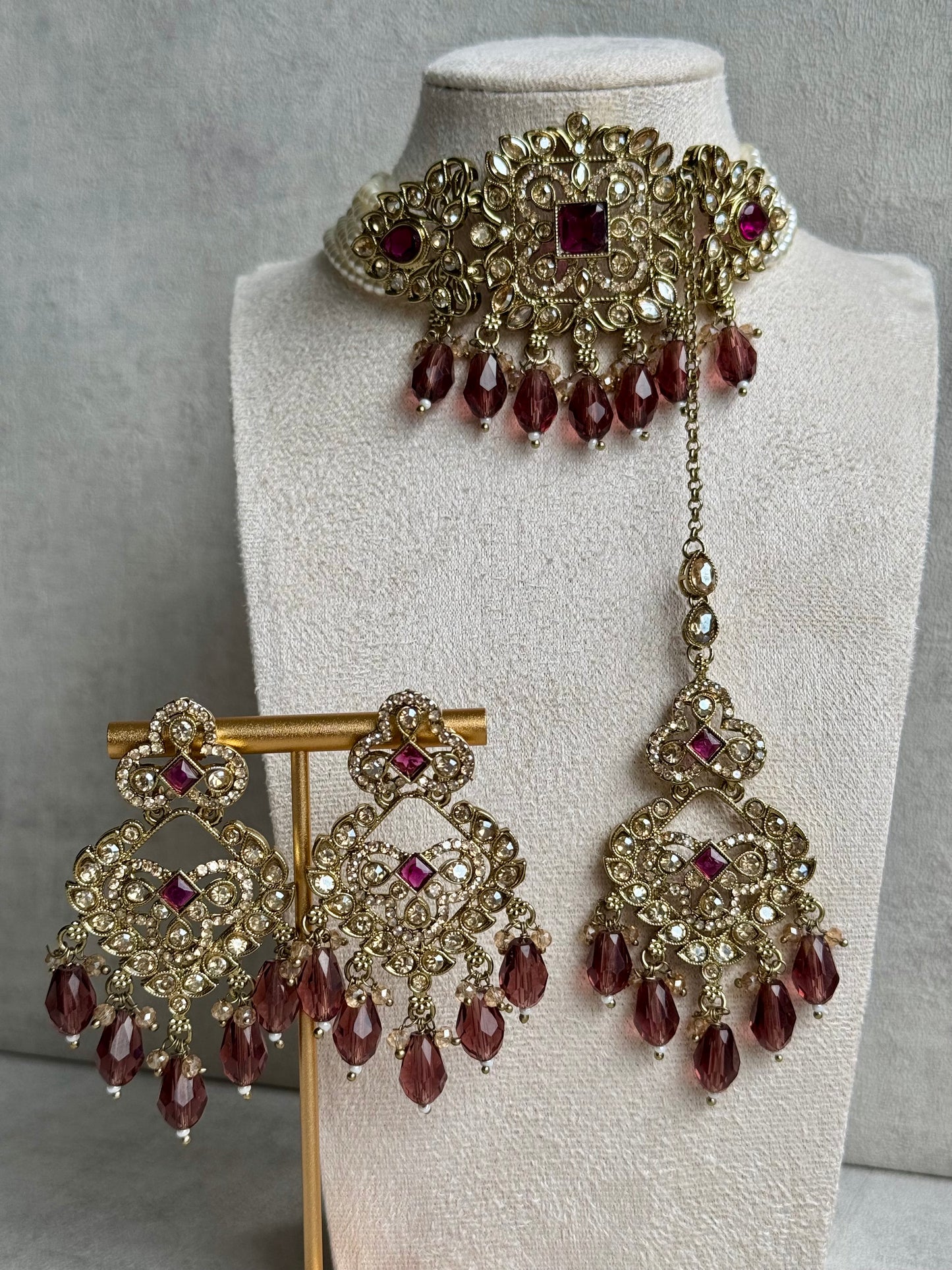 Ayura Designs Alveena Set – Majestic Gold-Tone Choker, Opulent Chandelier Earrings & Tikka, Lavishly Adorned with Radiant Wine-Tinted Crystals