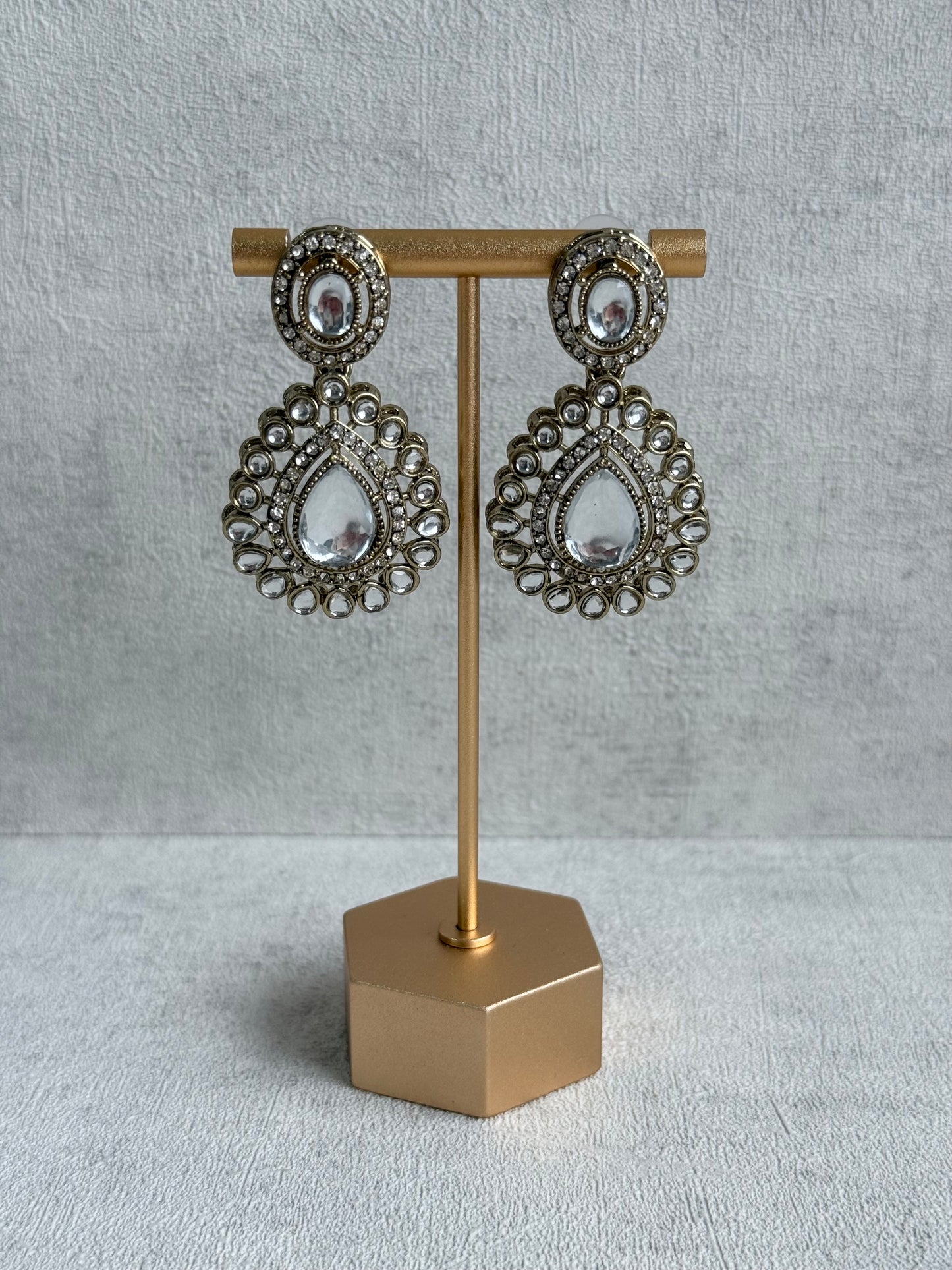 Ayura Designs Tamara Set with Necklace, Earrings & Tikka – All Mirror-Cut Stones with Kundan Detailing in Antique Gold Finish