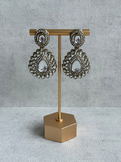 Ayura Designs Tamara Set with Necklace, Earrings & Tikka – All Mirror-Cut Stones with Kundan Detailing in Antique Gold Finish