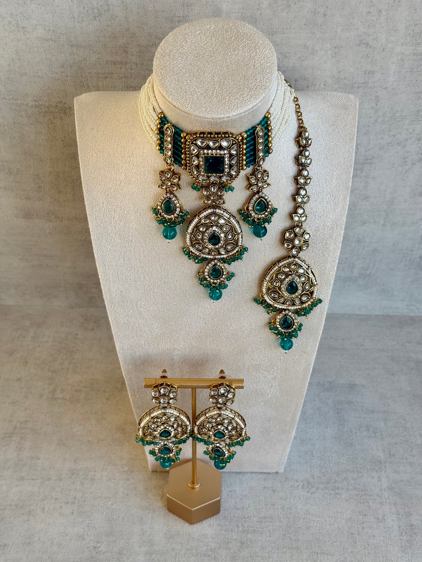 Ayura Designs Zarmeen Choker Set with Earrings & Tikka – Mirror-Cut Stones, Antique Gold Finish and Teal Green Beads