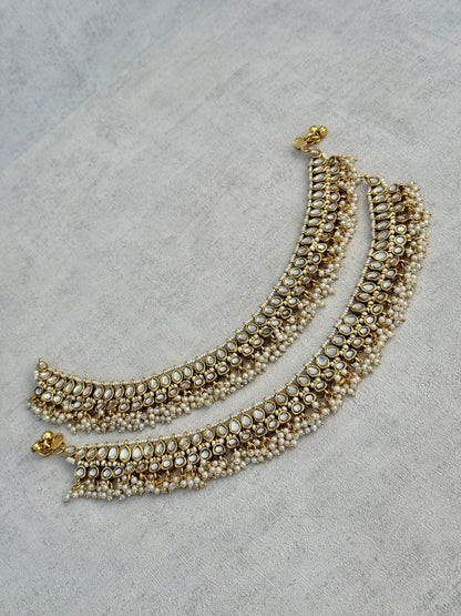Ayura Designs Zanzi Payals – Kundan Teardrop Anklets with Pearl Cluster Detailing