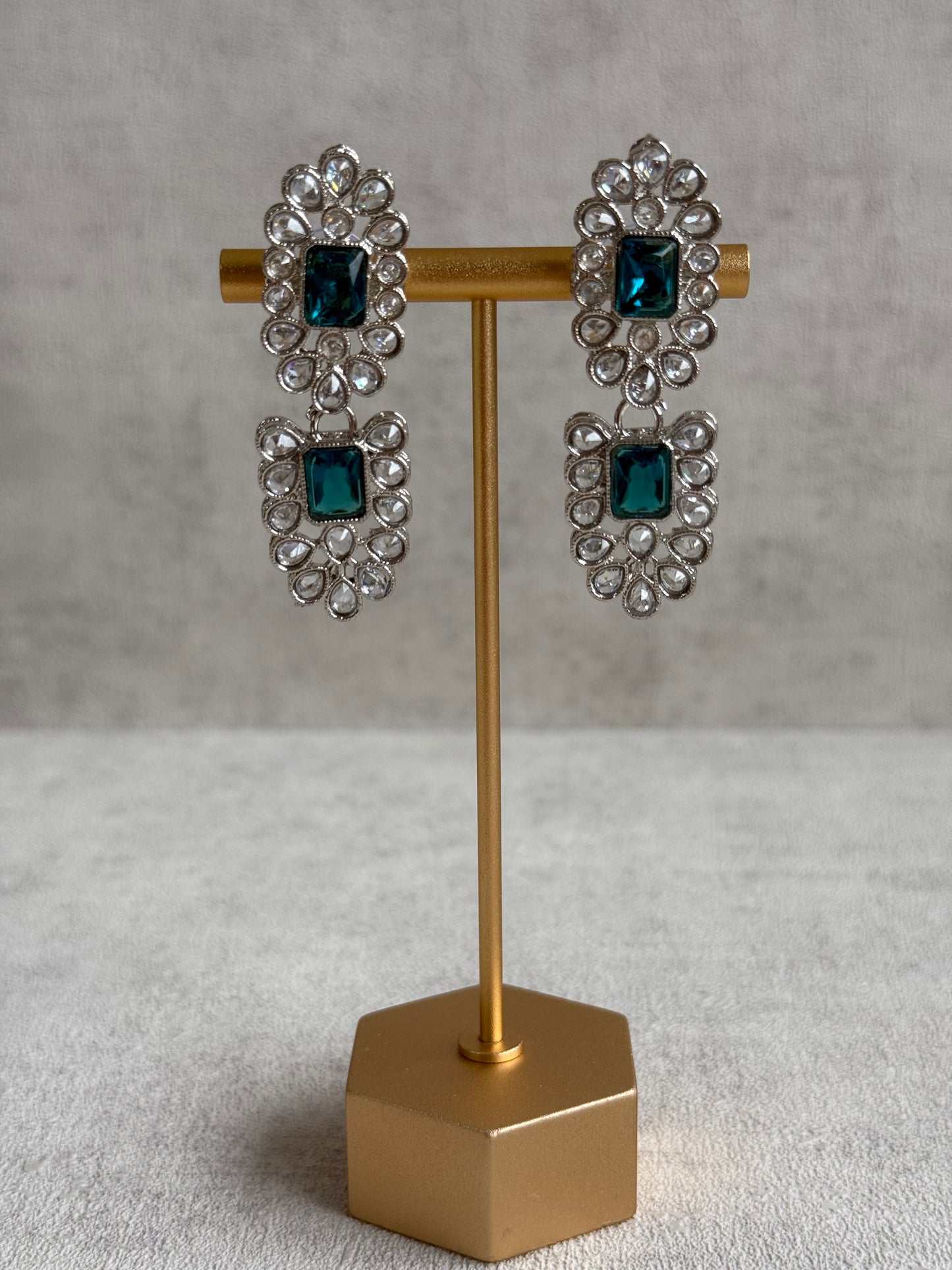 Ayura Designs Zinnia Set – Necklace, Earrings & Tikka with Teal Stones and Mirror-Cut Polki in Silver Finish