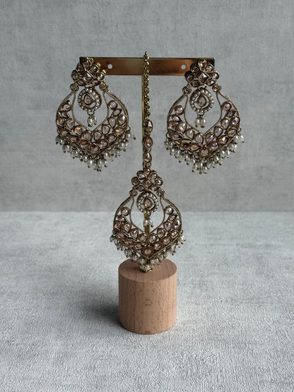 Ayura Designs Damini Tikka Set – Mirror-Cut Champagne Kundan Earrings & Tikka with Pearl Detailing