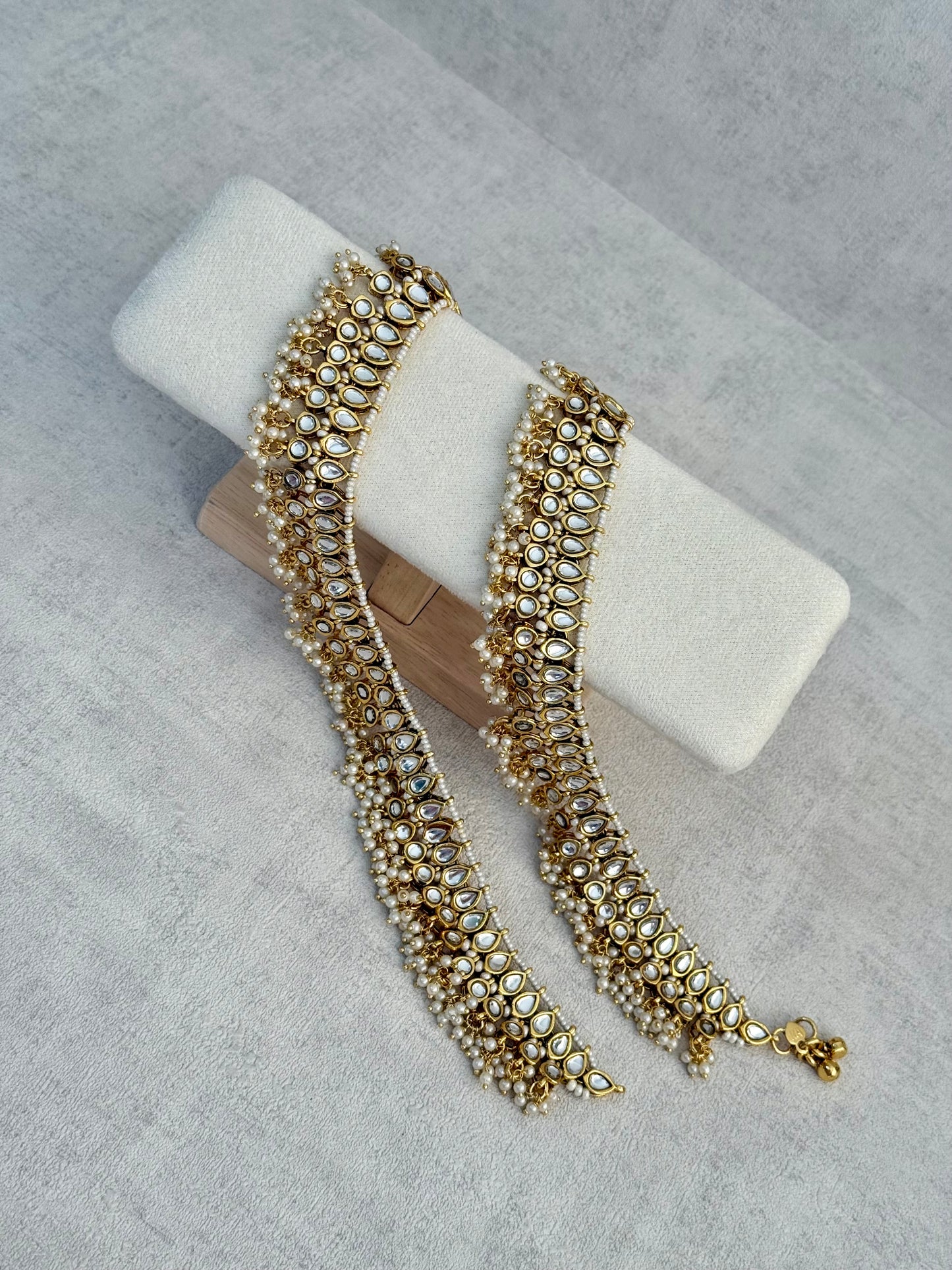 Ayura Designs Zanzi Payals – Kundan Teardrop Anklets with Pearl Cluster Detailing