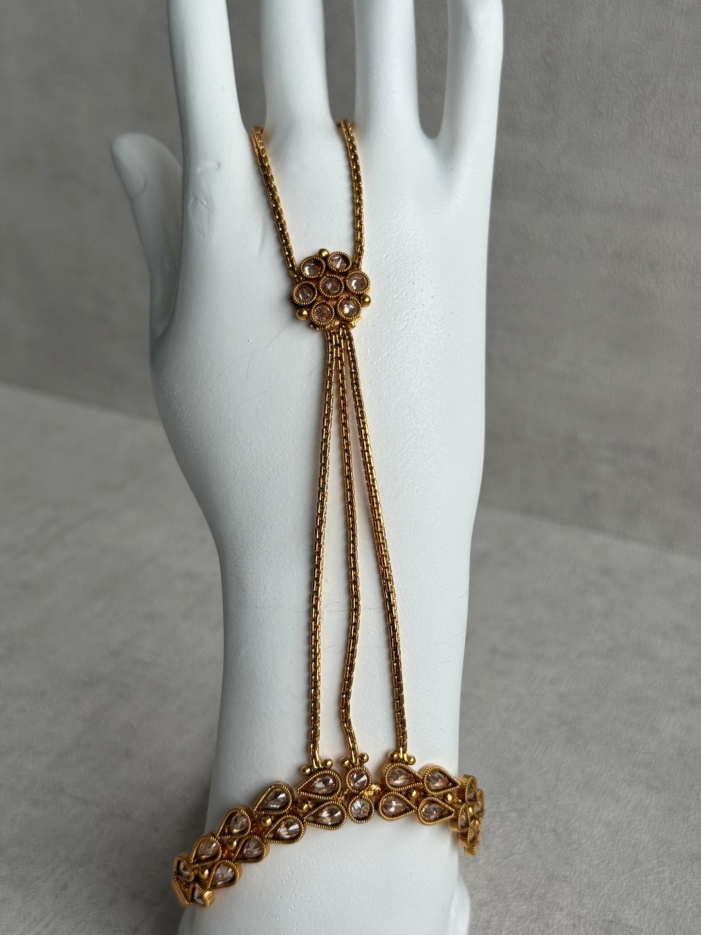 Ayura Designs Paru Haathphool – Single Hand Ornament with Kundan Detailing & Gold Finish