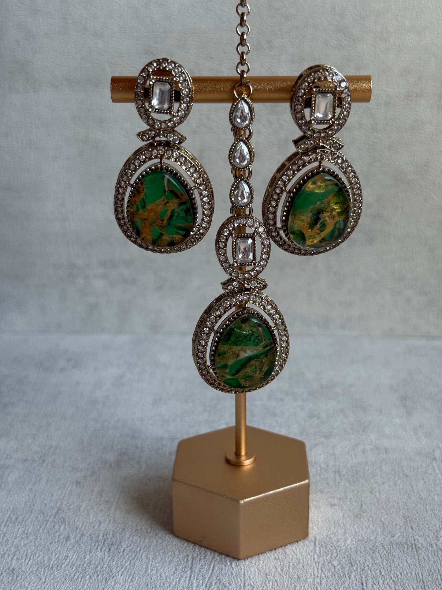 Ayura Designs Aurora Set with Earrings & Tikka – Emerald Green Stone & Mirror-Cut Accents in Antique Gold Finish