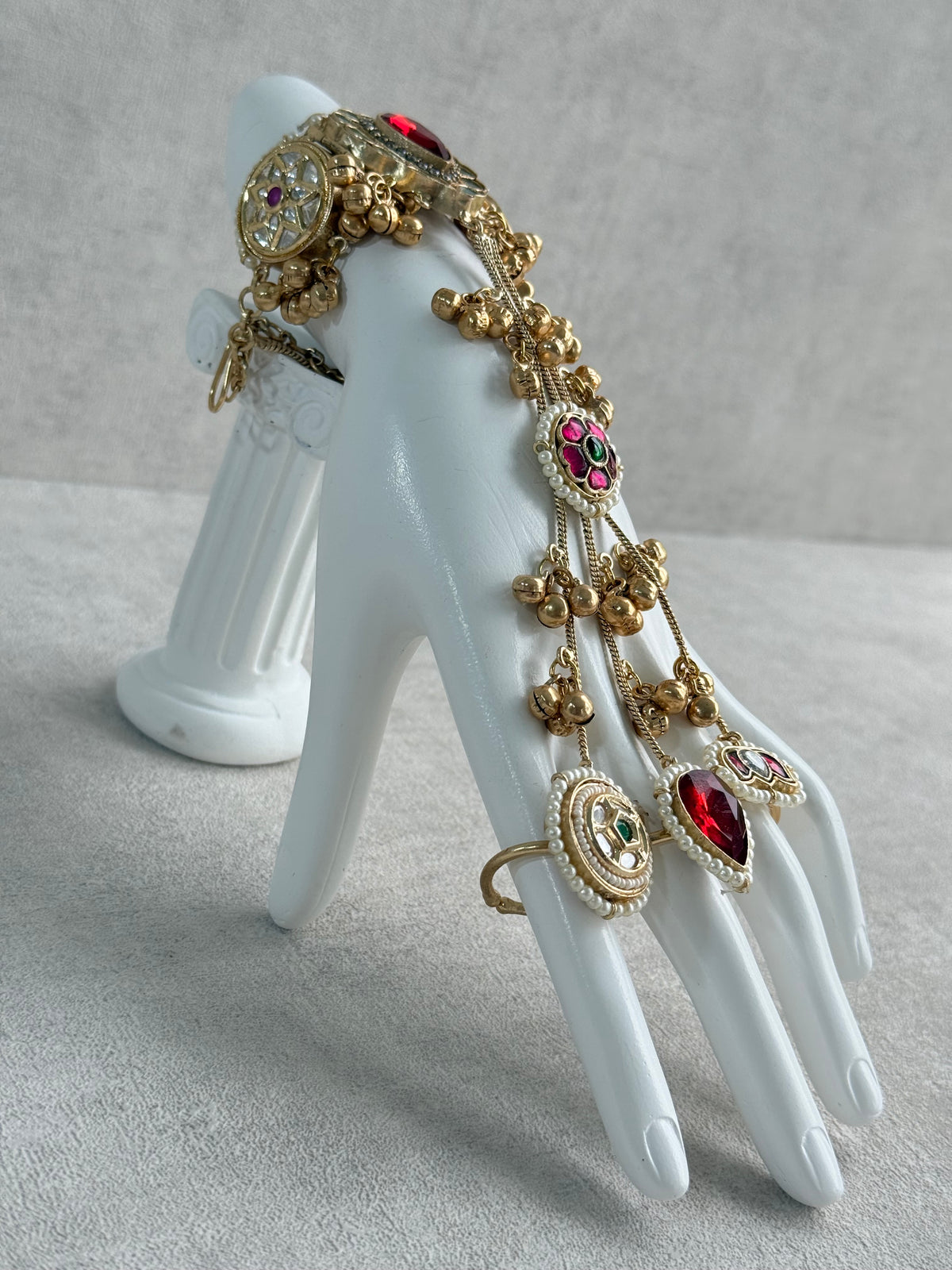 Ayura Designs Ekavira Haathphool Set of 2 – Kundan Style Hand Harness with Ruby Red, Rani Pink & Green Stones, Ghungroo Detailing & Pearls