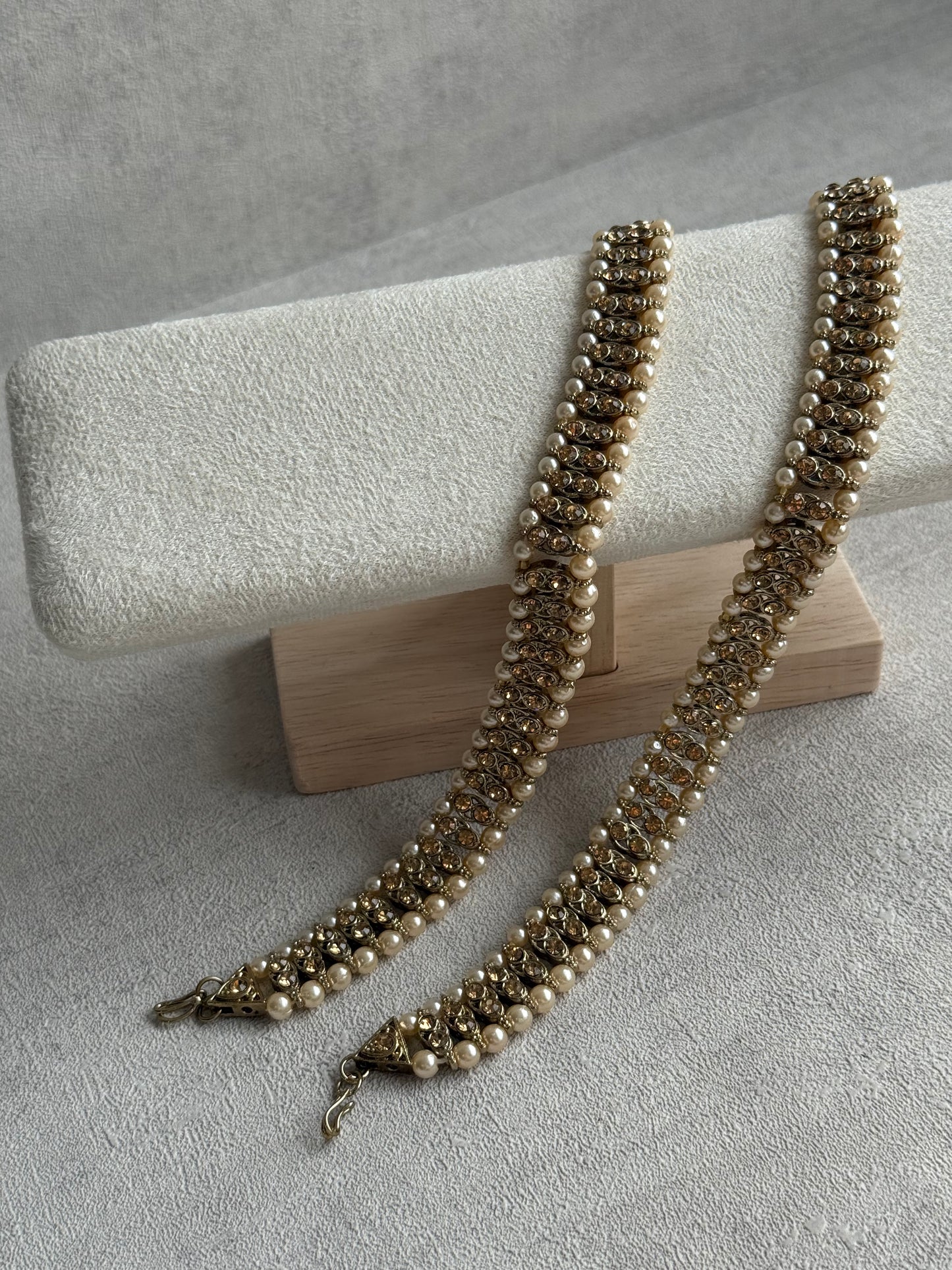 Ayura Designs Chandni Payals – Kundan Anklets with Ivory Pearls & Antique Gold Finish