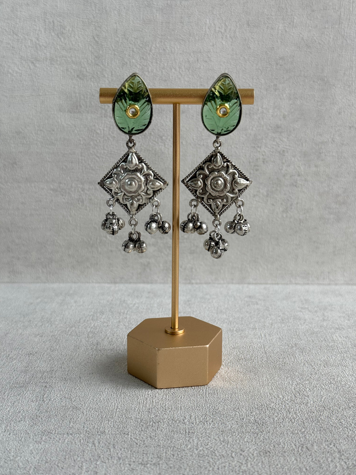 Ayura Designs Jiyana Collar Necklace Set – Leaf Green Carved Teardrop Stones & Oxidised Silver Finish