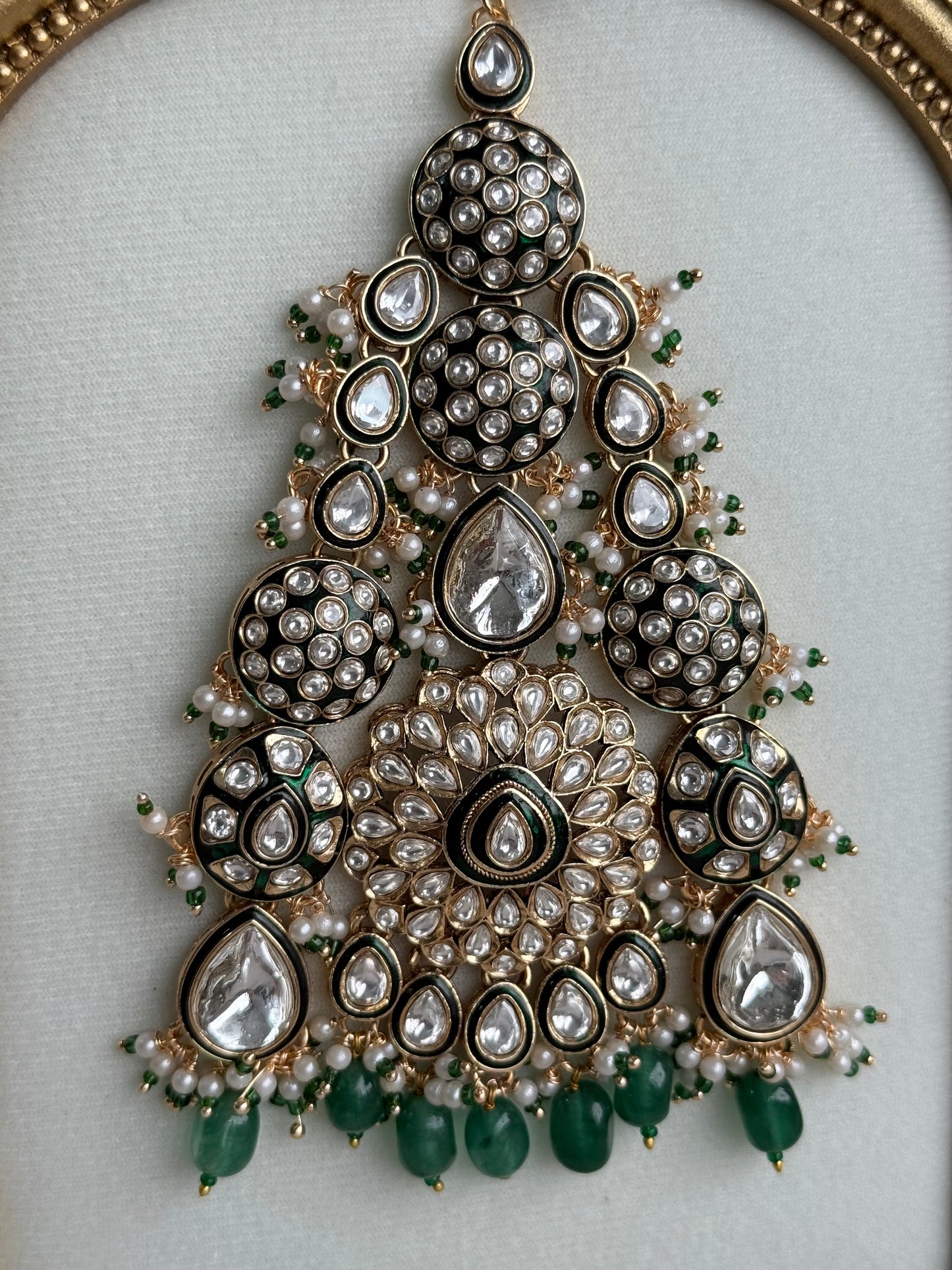 Ayura Designs Zoha Jhoomar Passa – Mirror-Cut Kundan with Emerald Green Drops, Pearl Detailing & Antique Gold Finish