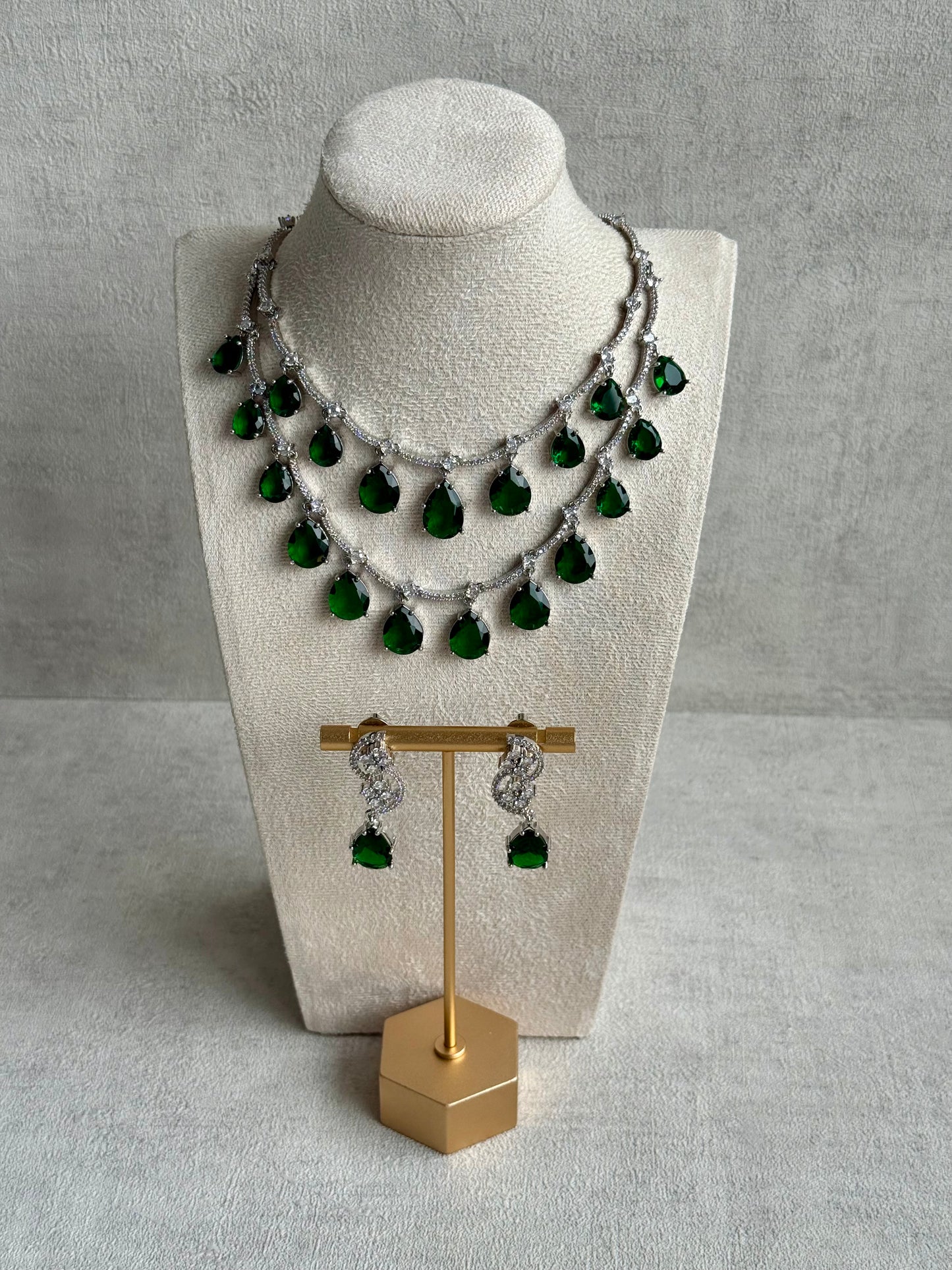 Ayura Designs Nida Set with Necklace & Earrings – Emerald Green Stones, Diamond-Cut Accents & Silver Finish