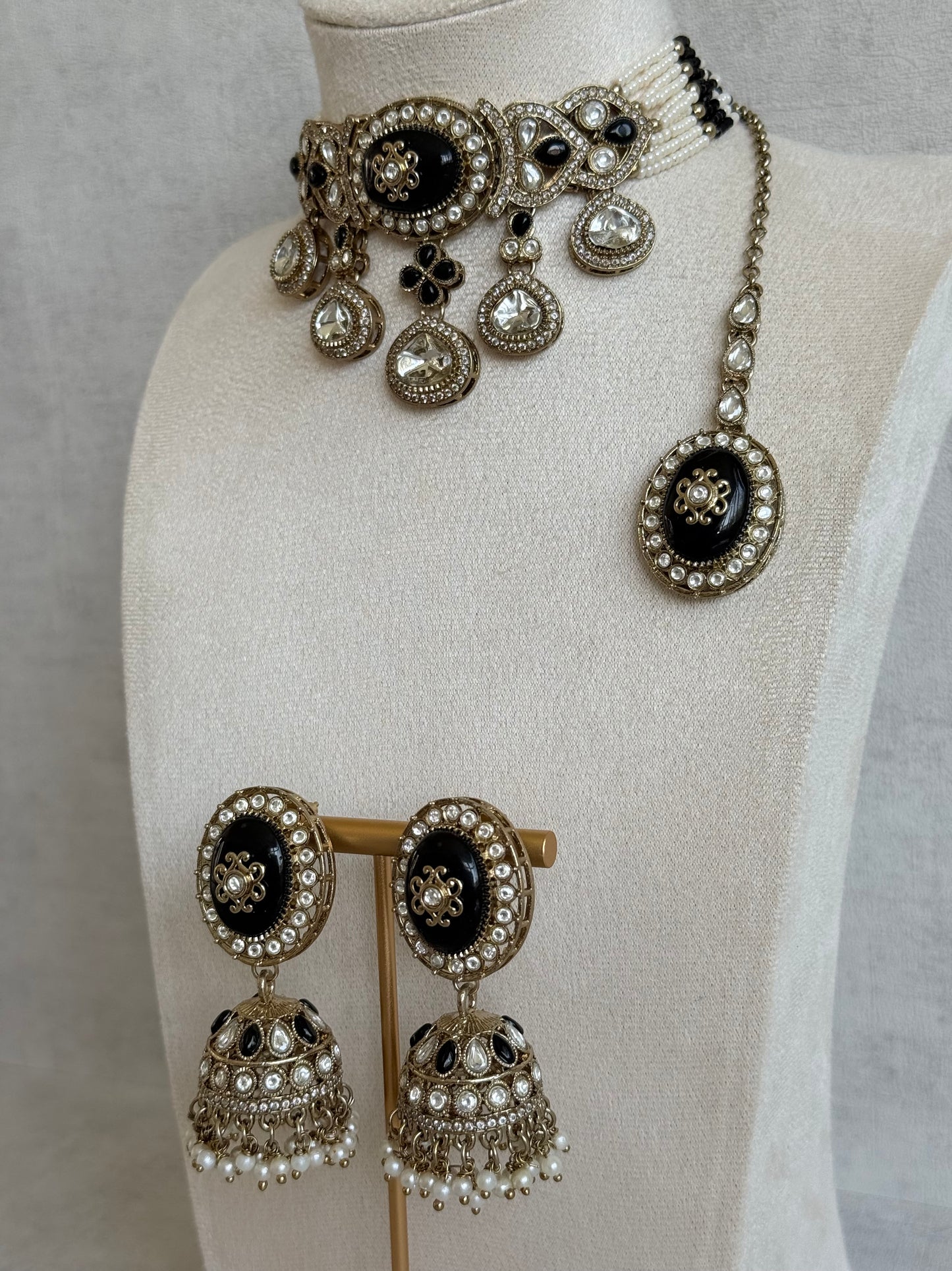 Ayura Designs Myra Choker Set with Earrings & Tikka – Black Kundan & Pearl Detailing