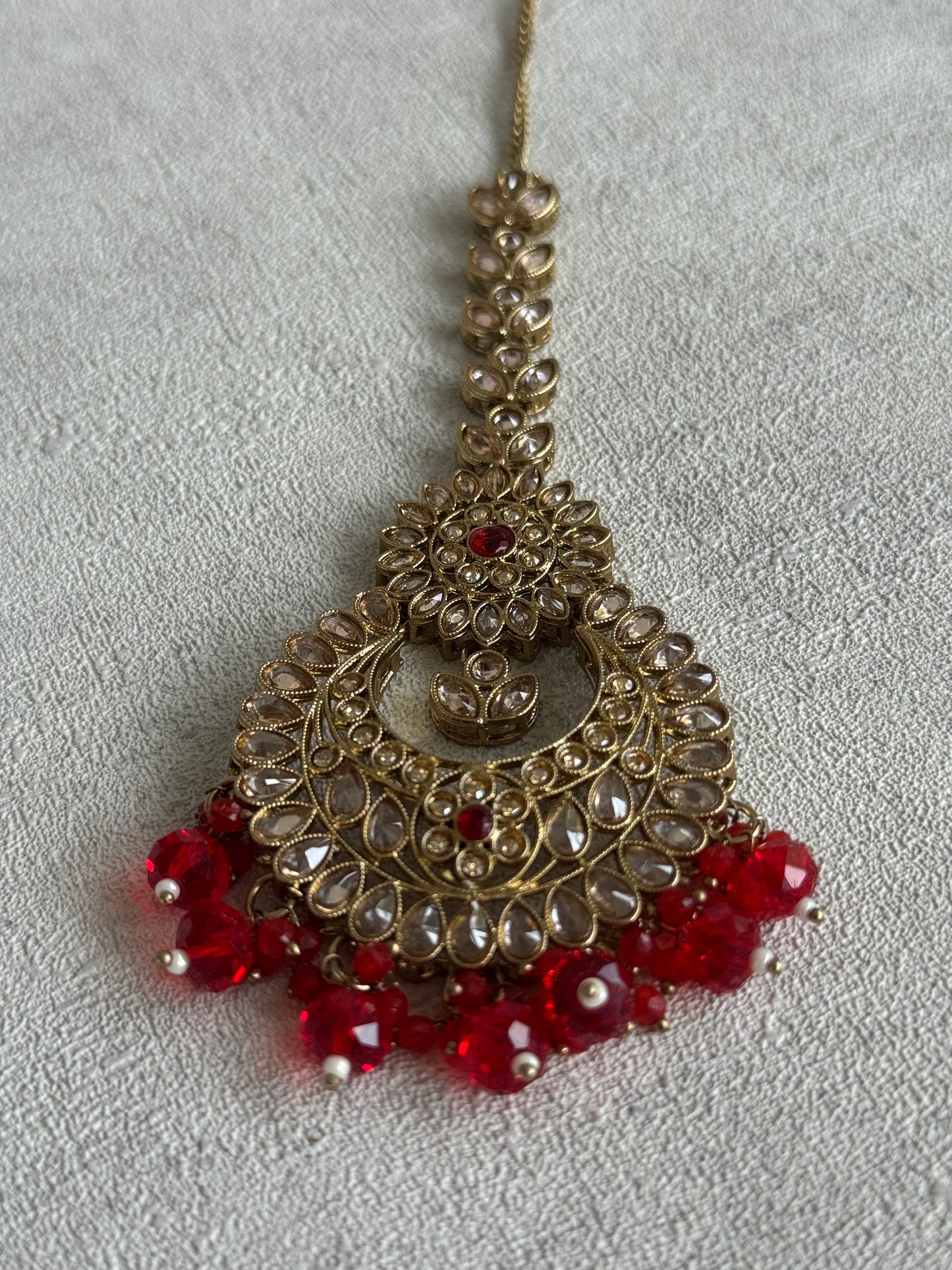 Ayura Designs Samreen Set with Tikka & Jhumkis – in Antique Gold with Red Beads & Mirror-Cut Stones