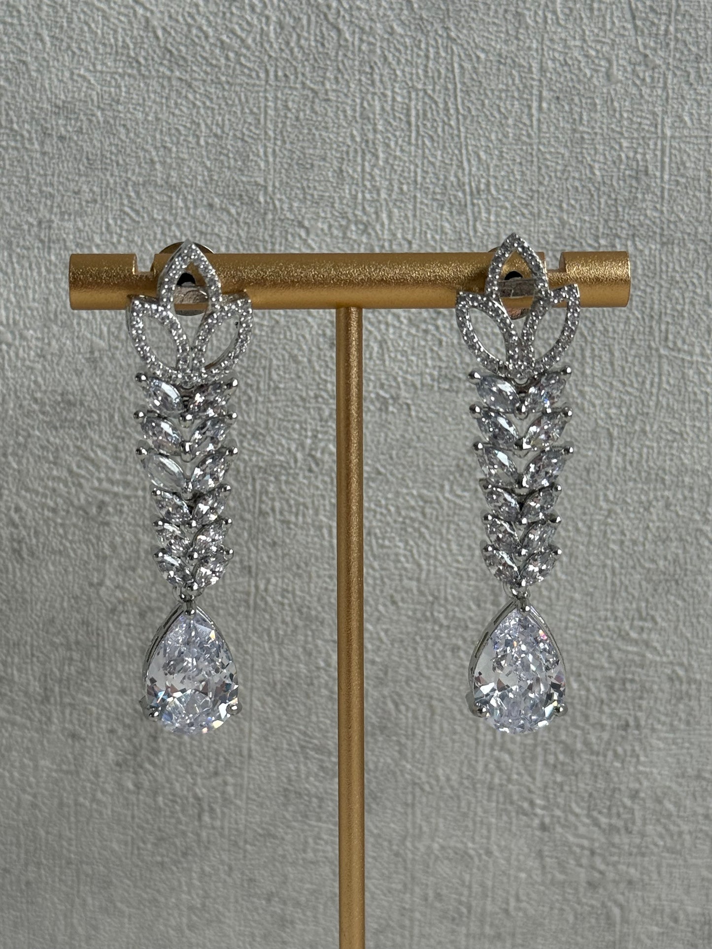 Ayura Designs Anastasia Set – Silver Necklace & Earrings with Teardrop Crystals & Leaf Motif Design